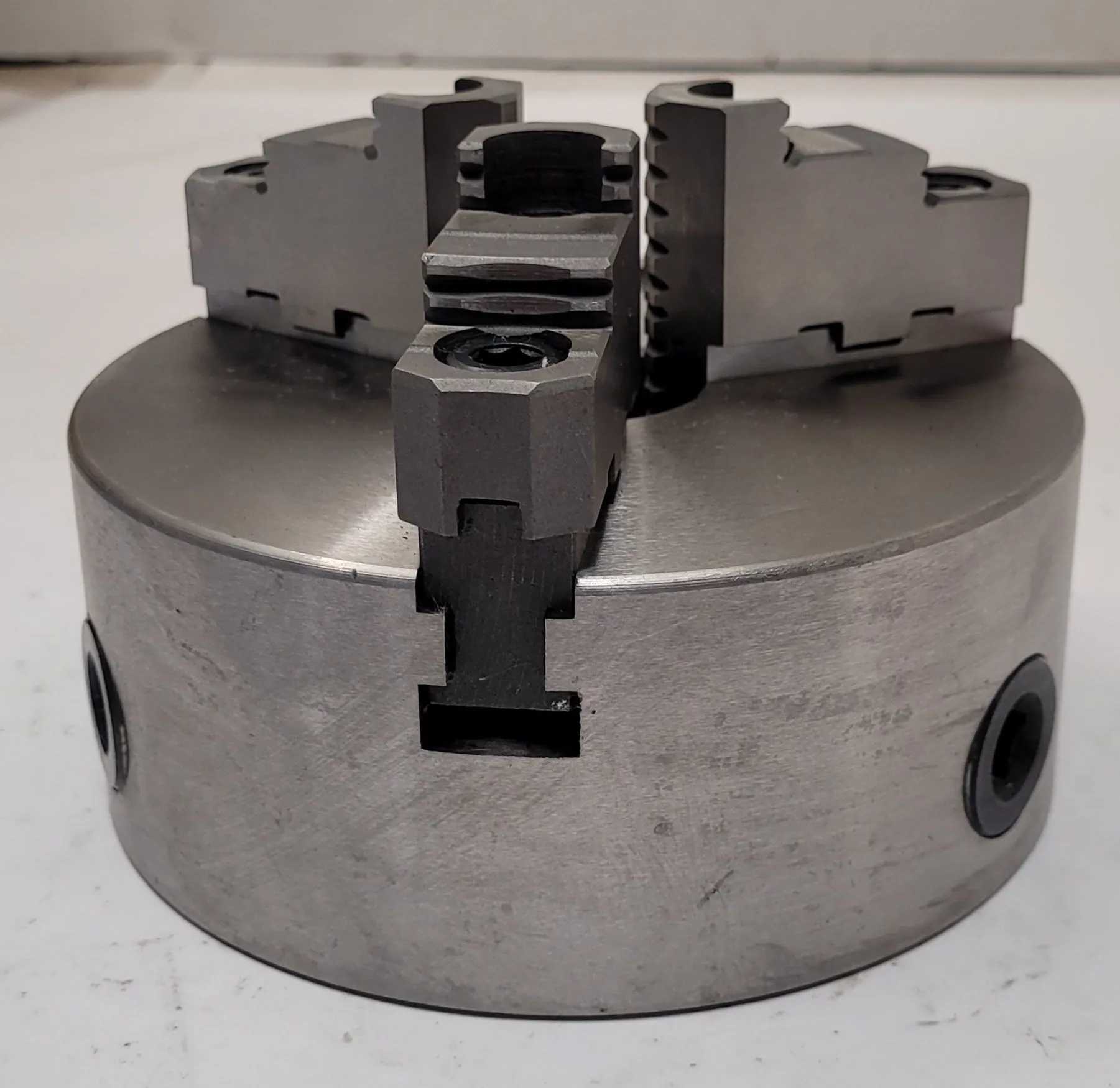 6-INCH 3-JAW SELF-CENTERING LATHE CHUCK, 1-1/2" CENTER HOLE, 5" ID BACKSIDE, INCLUDES KEY - MACHINE TOOLING