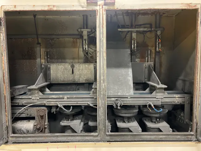 CDMC MAG-8 DEBURRING MACHINE - undefined