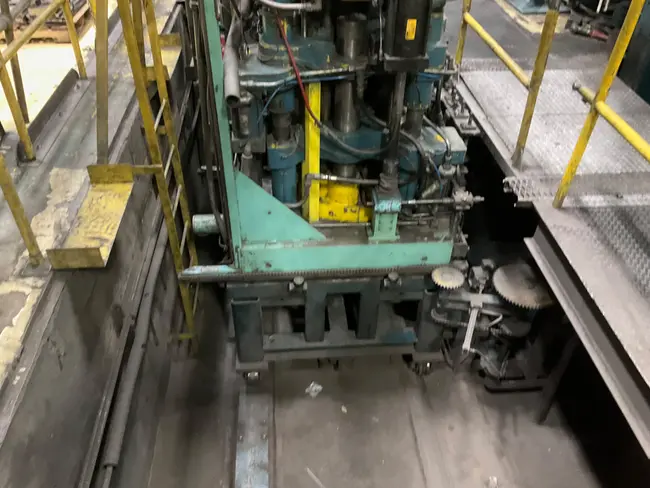 CINCINNATI 220-DCII-6 COMPACTING PRESS - undefined