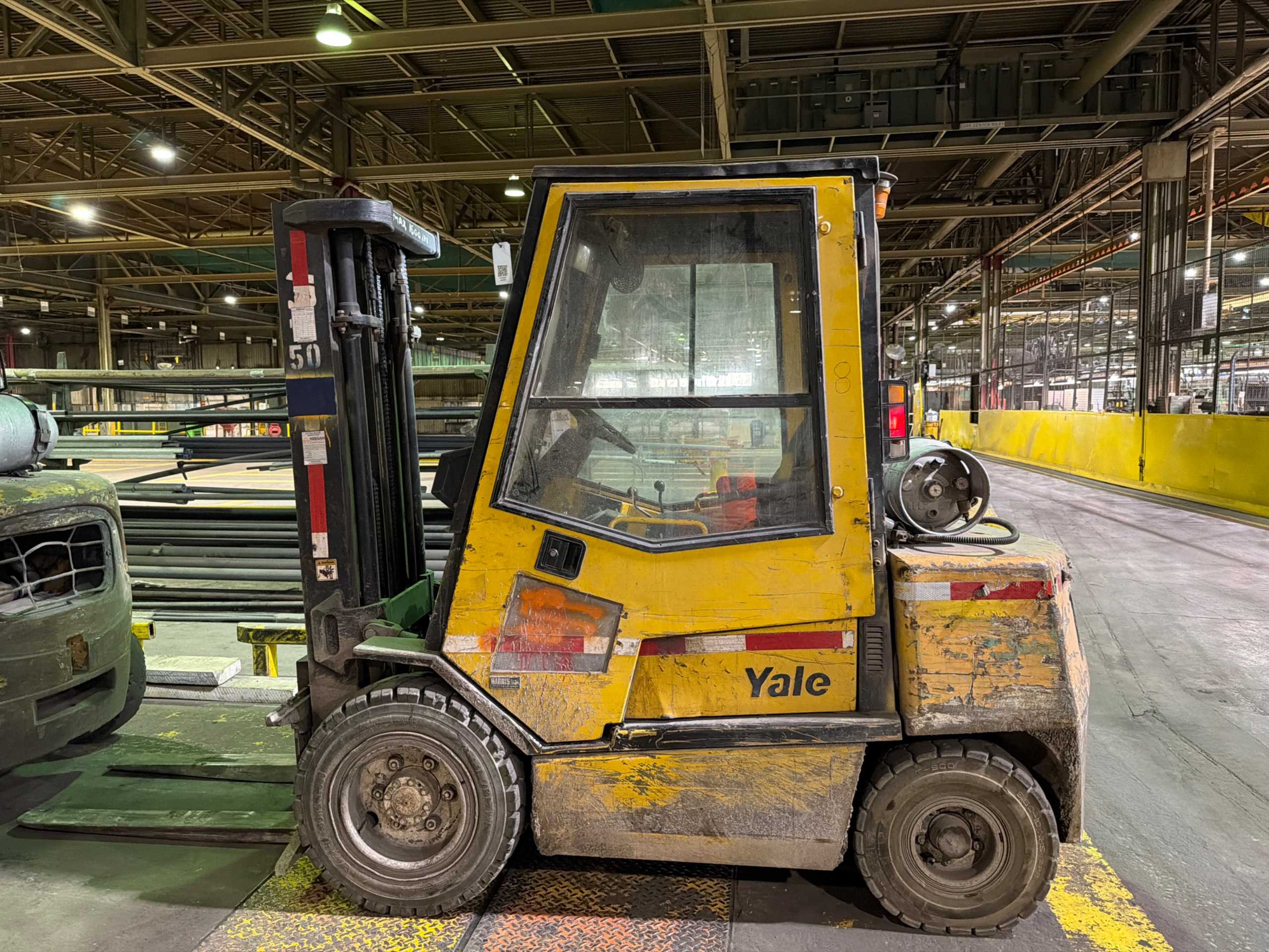 YALE GLP060GNUEA87 FORKLIFT, 5250LBS CAPACITY, 182IN MAX LIFT, LPG, SOLID CUSHION TIRES - SIT-DOWN FORKLIFTS