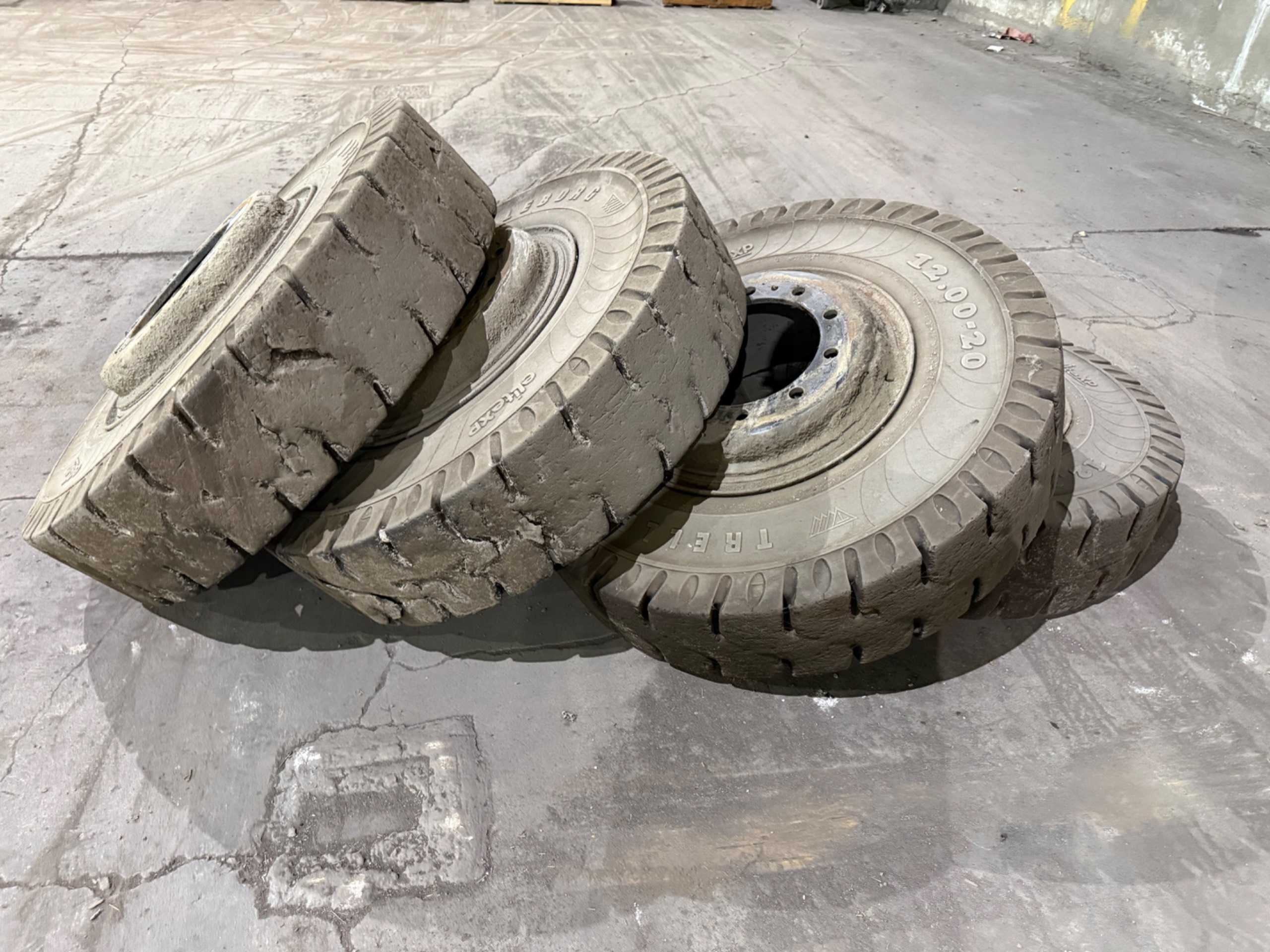 Bulk QTY of Forklift Tires - FORKLIFTS