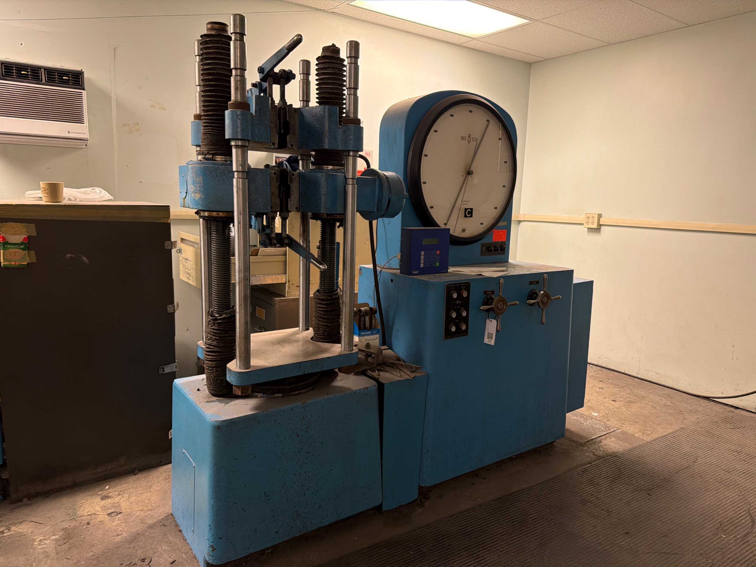 Tinius Olsen Universal Testing Machine - MATERIAL TESTING