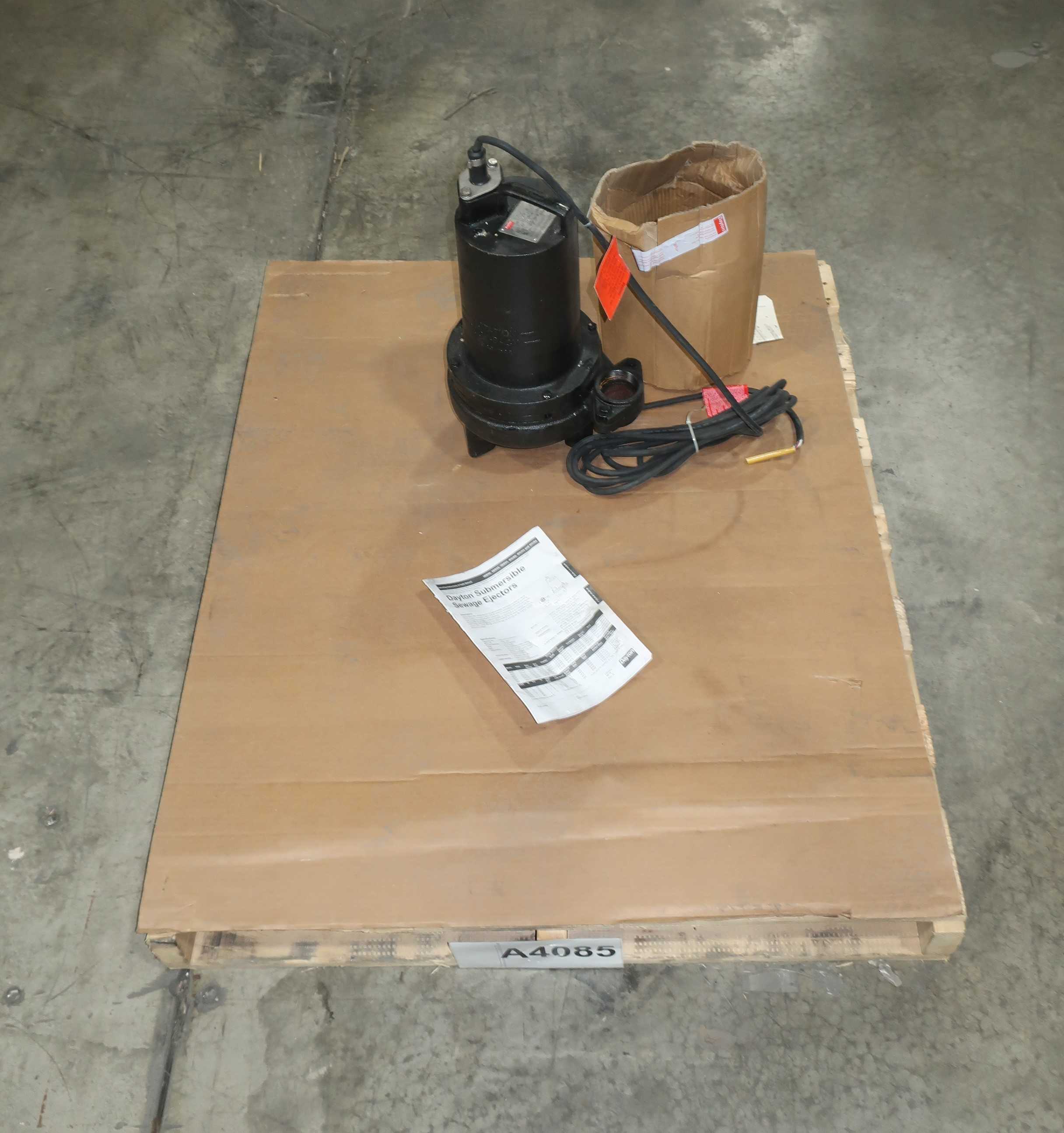 DAYTON SUBMERSIBLE SEWAGE EJECTOR PUMP, 240 VOLTS, PH3, HP 1.0 - SUBMERSIBLE PUMP
