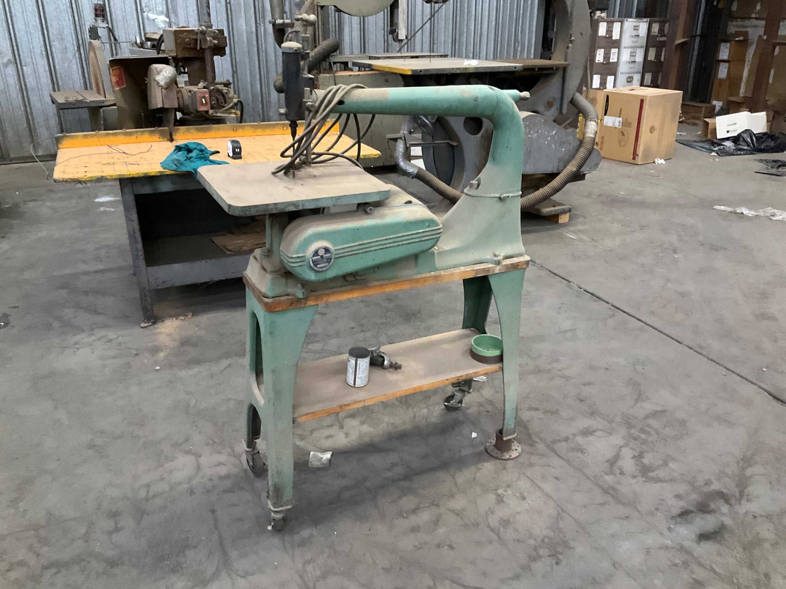 WALKER TURNER SCROLL SAW - WOOD SHOP EQUIPMENT