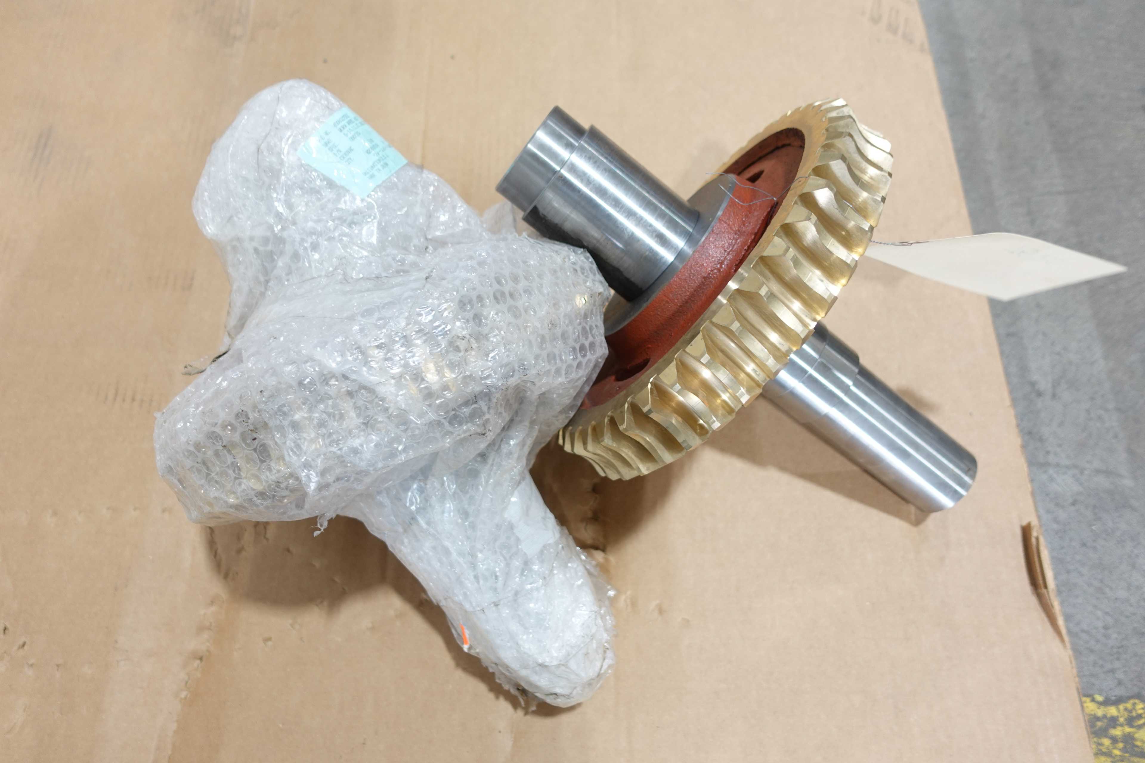 LOT OF 2 WORM WHEEL ASSEMBLIES - GEARS & RACKS