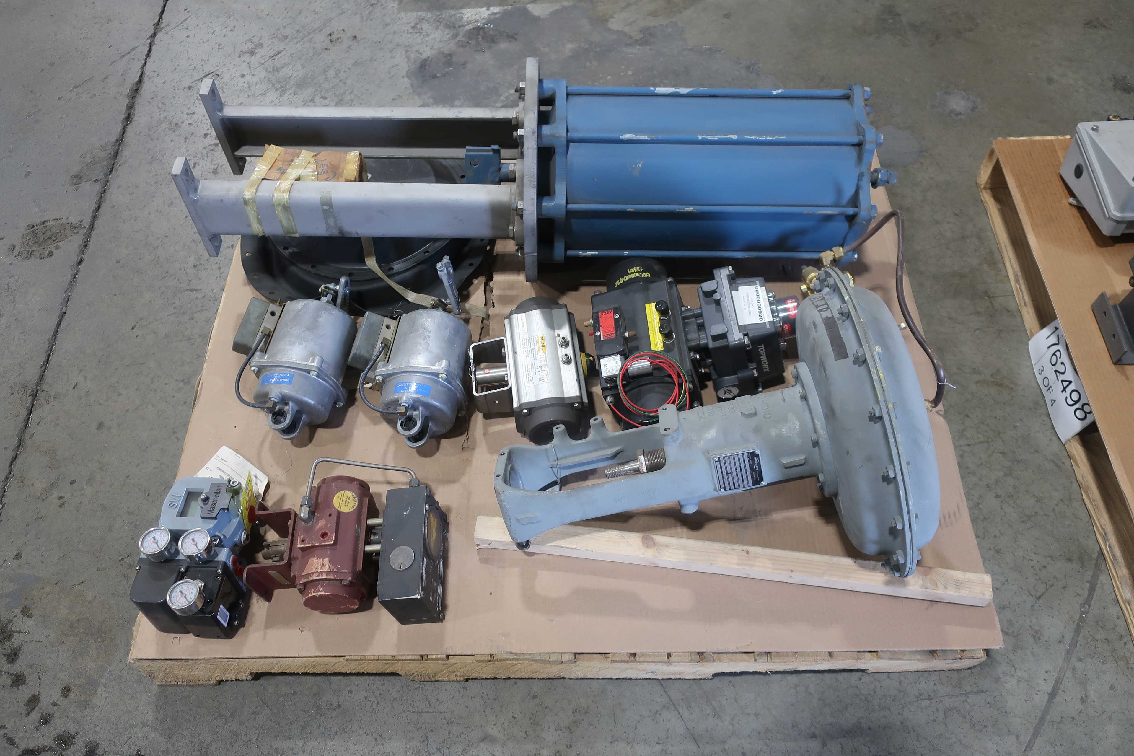 SKU 1762498 - 4 PALLETS OF ASSORTED VALVE POSITIONERS, ACTUATORS, AND INDICATORS - VALVE POSITIONERS & INDICATORS