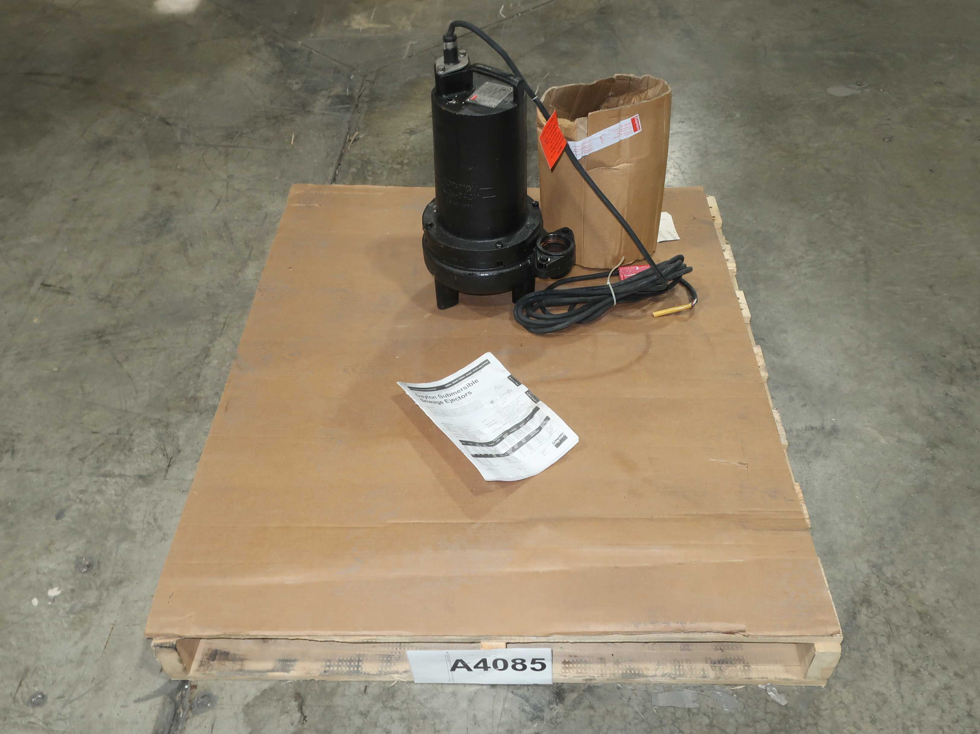 DAYTON SUBMERSIBLE SEWAGE EJECTOR PUMP, 240 VOLTS, PH3, HP 1.0 - SUBMERSIBLE PUMP