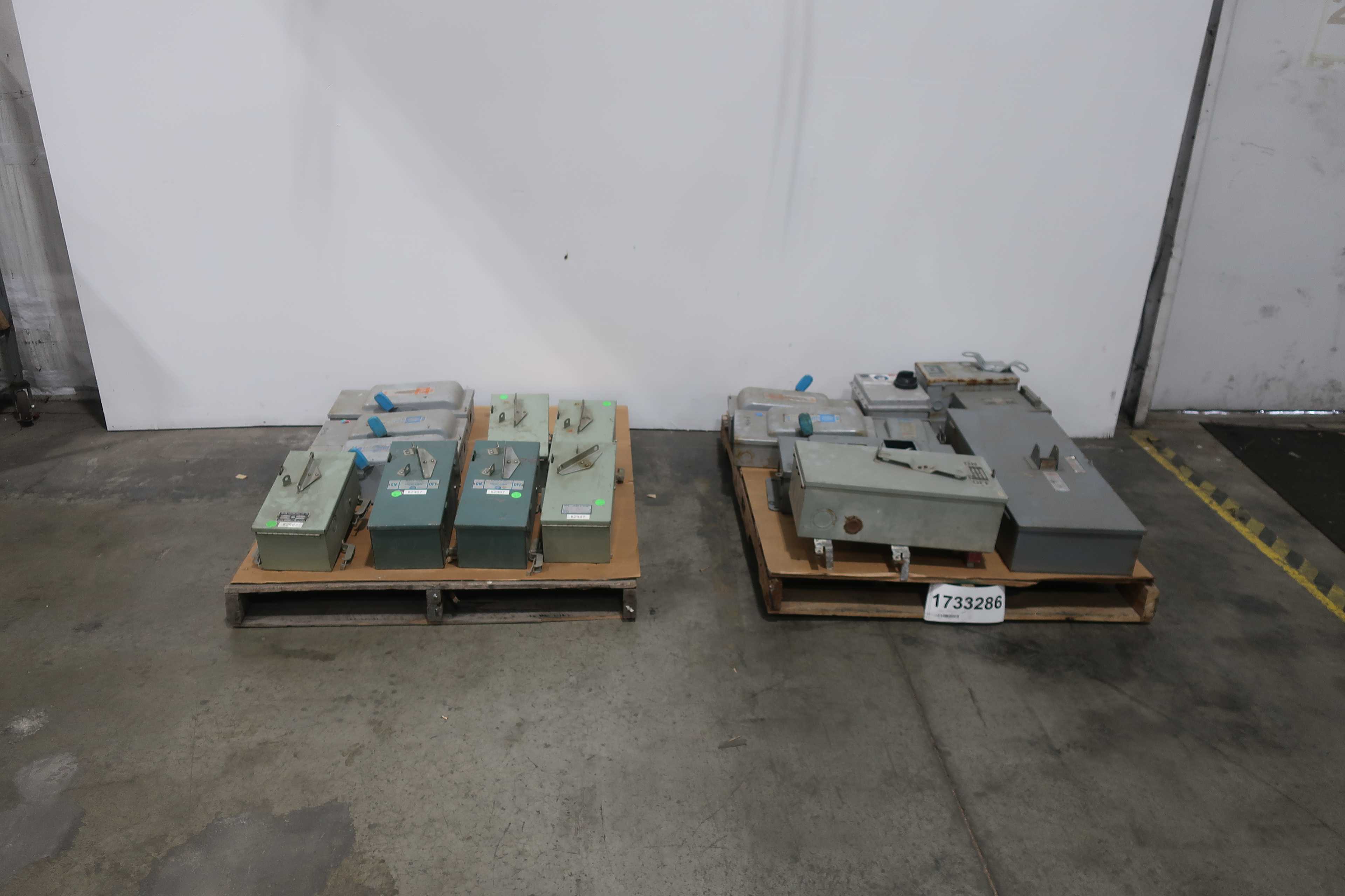 SKU 1733286 - 2 PALLETS OF ASSORTED DISCONNECT SWITCHES - DISCONNECT SWITCHES