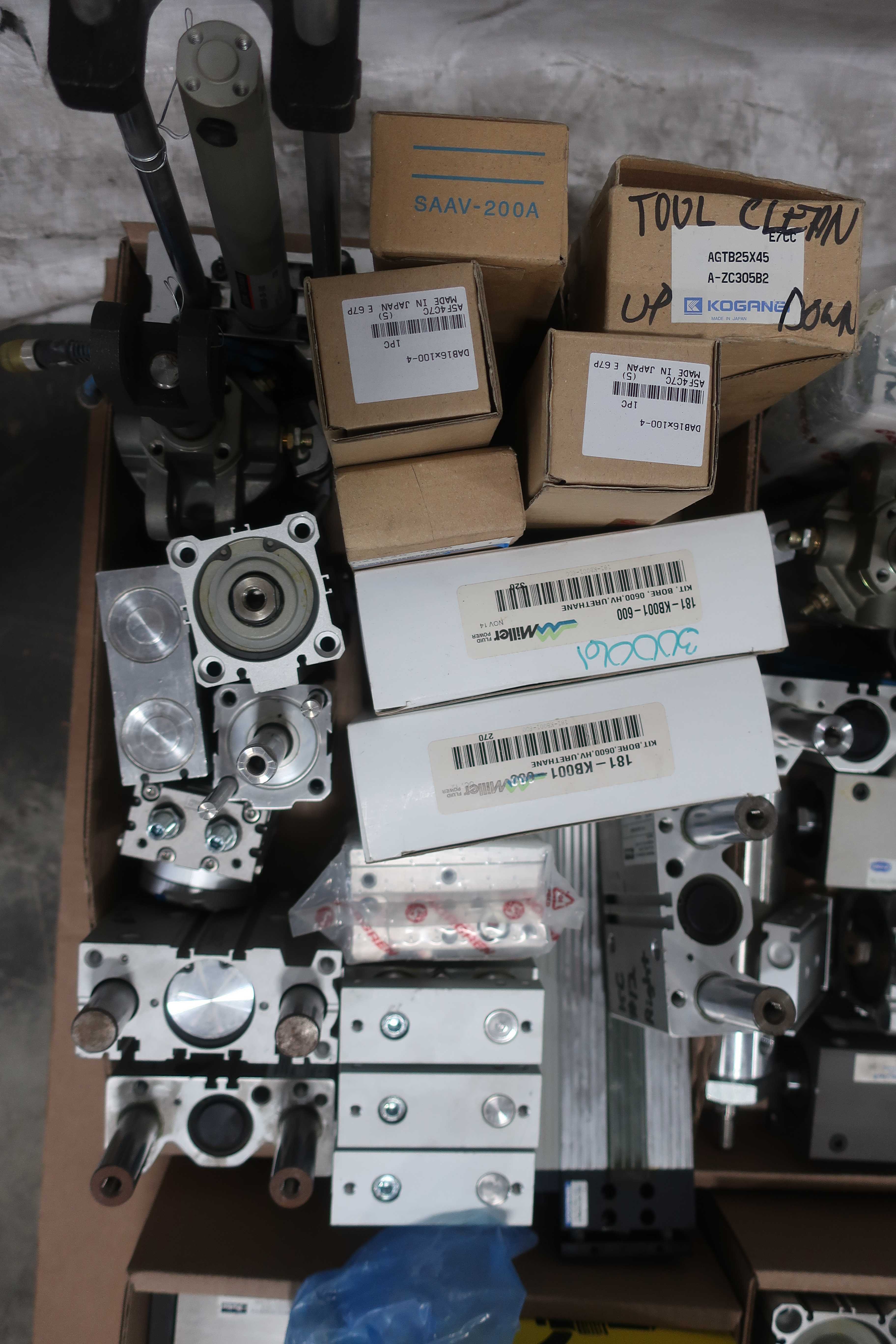 2 PALLETS OF PNEUMATIC CYLINDERS AND ACTUATORS - PNEUMATIC CYLINDERS & ACTUATORS