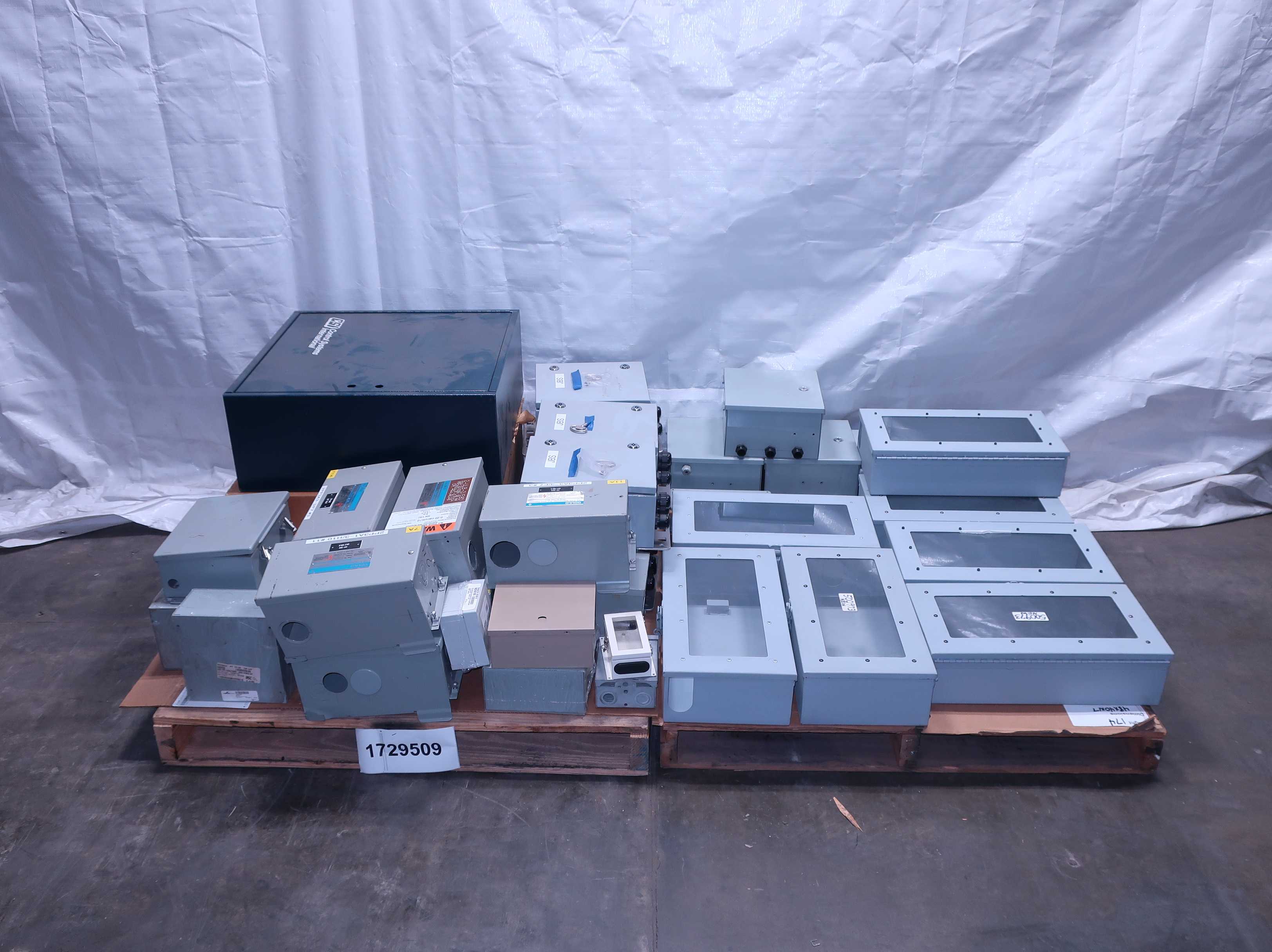 SKU 1729509 - 2 PALLETS OF ELECTRICAL ENCLOSURES, GOULD, HOFFMAN, MSC, CSI, COOPER B-LINE - ELECTRICAL ENCLOSURES