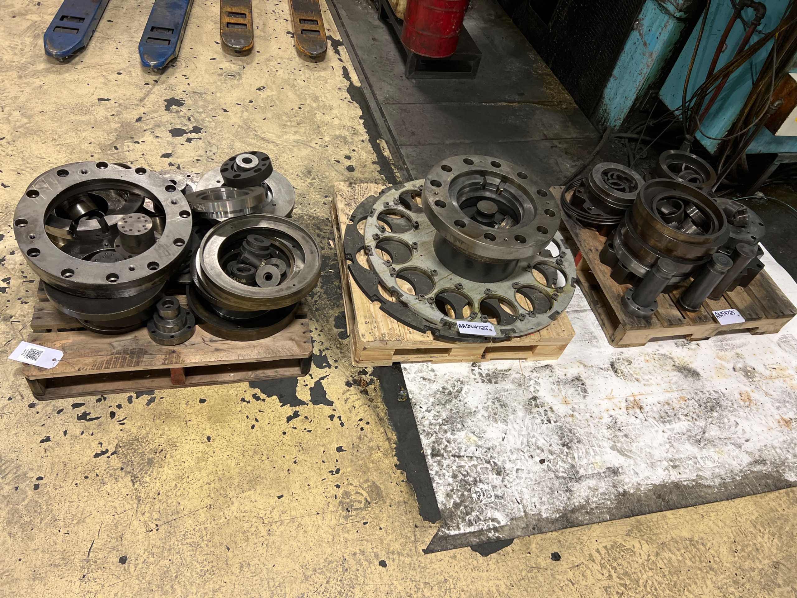BULK QTY OF TOOLING FOR CINCINNATI PRESSES - TOOLING FOR PRESSES