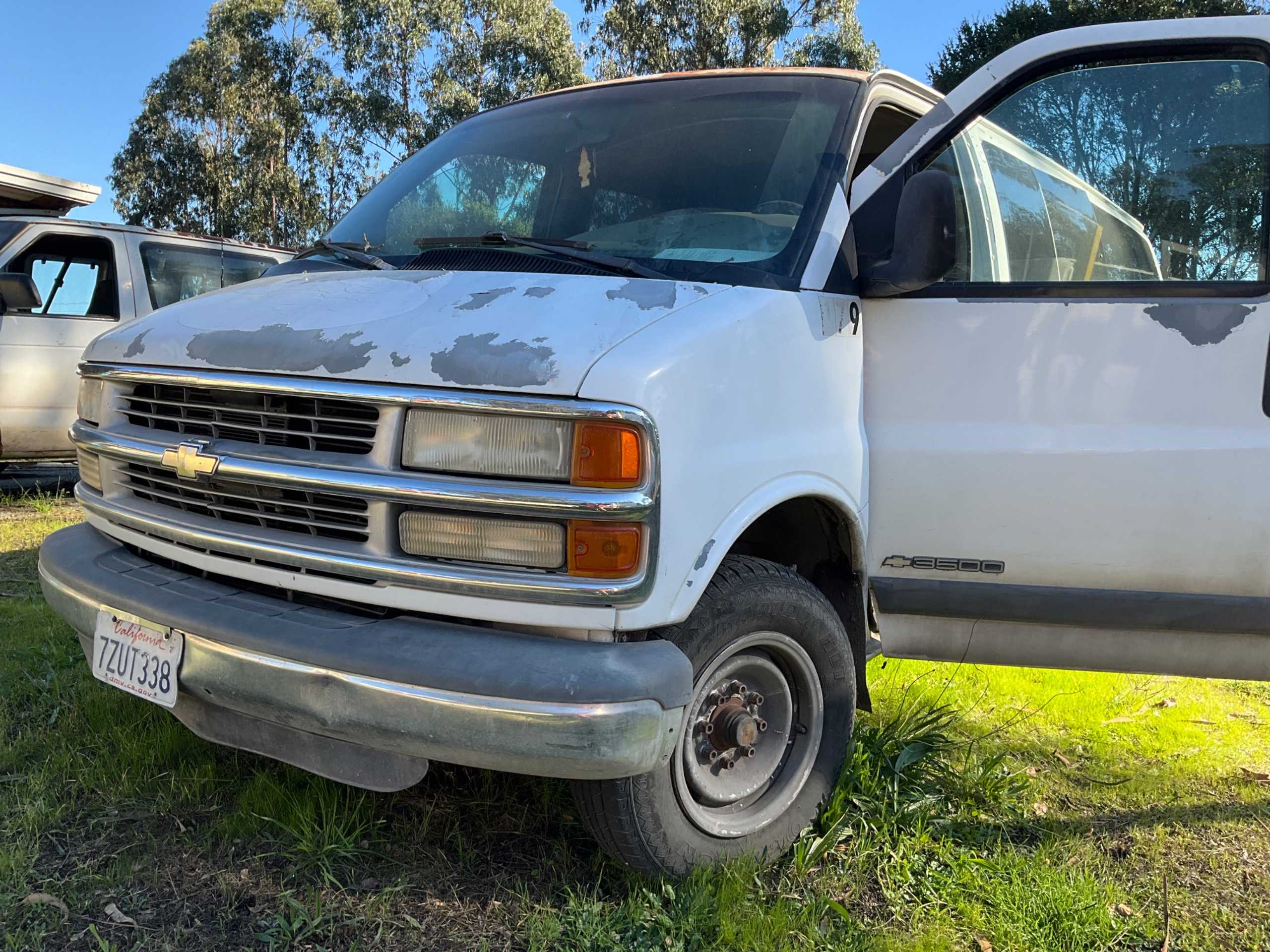 1999 CHEVROLET EXPRESS VAN - BUSES