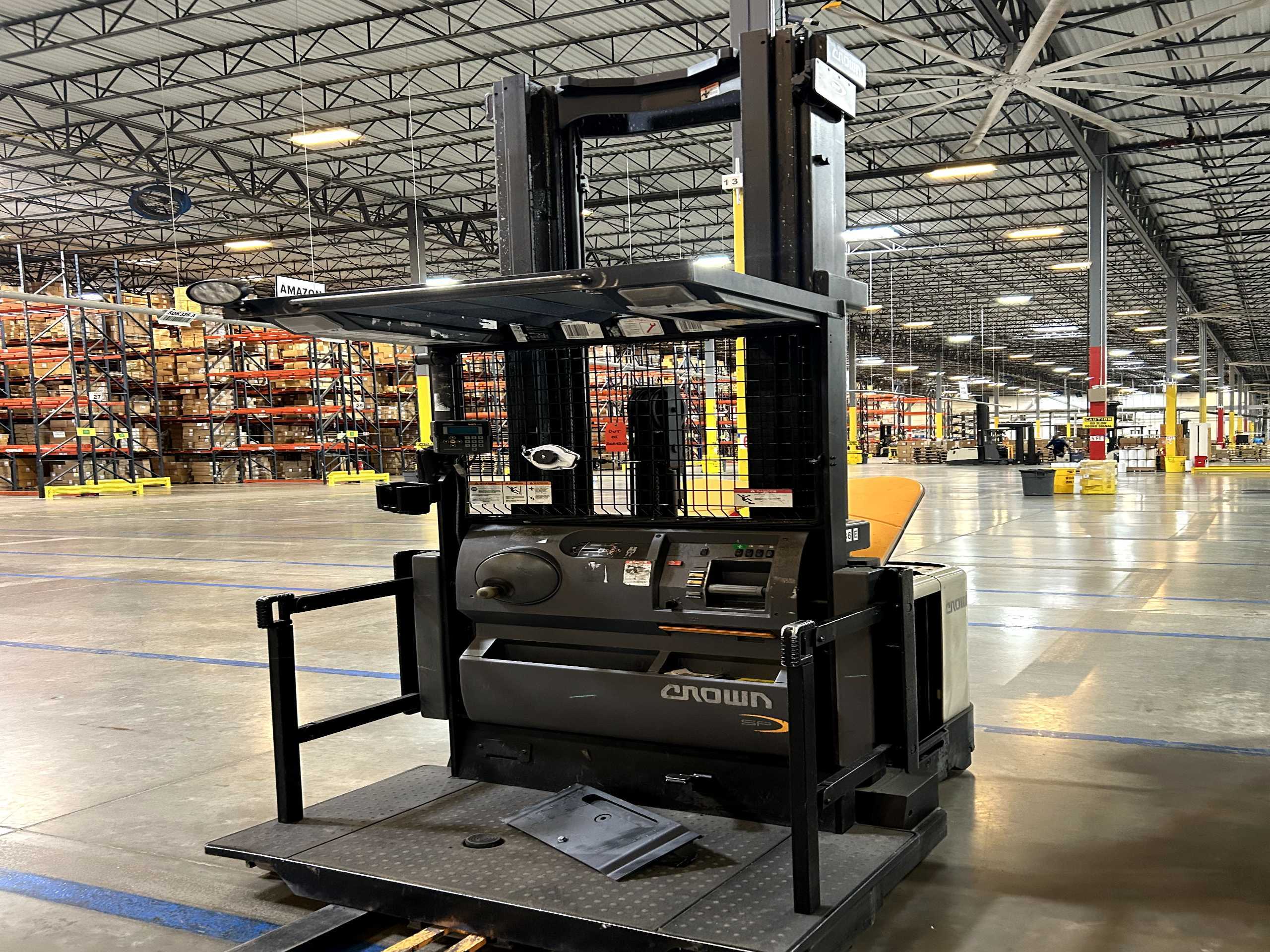 CROWN SP4050-30 ORDER PICKER - ORDER PICKER