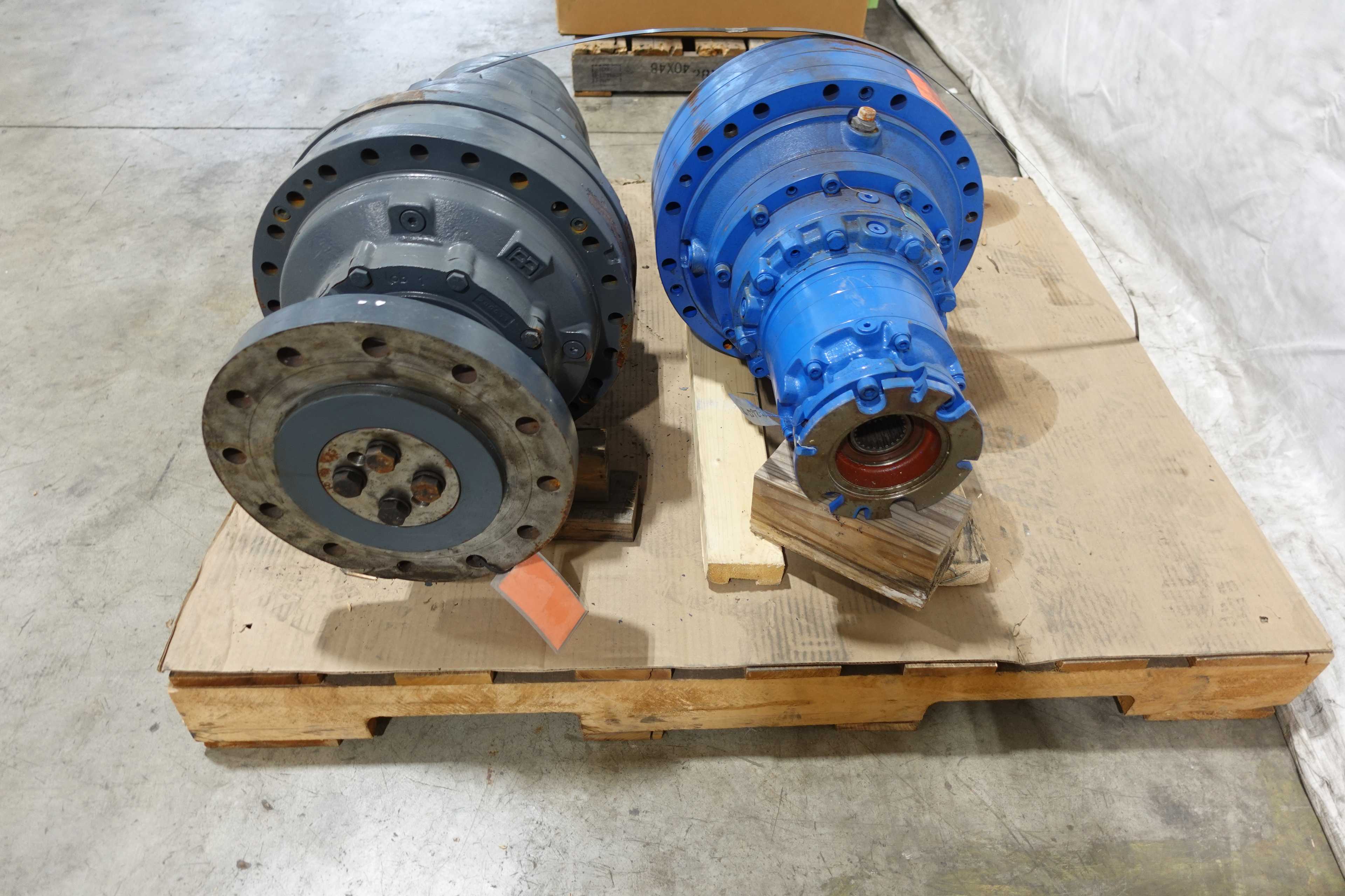 LOT OF 2 ASSORTED GEARDRIVES, REGGIANA 3200A6MS, BREVINI 80008260 - ENCLOSED GEAR DRIVE