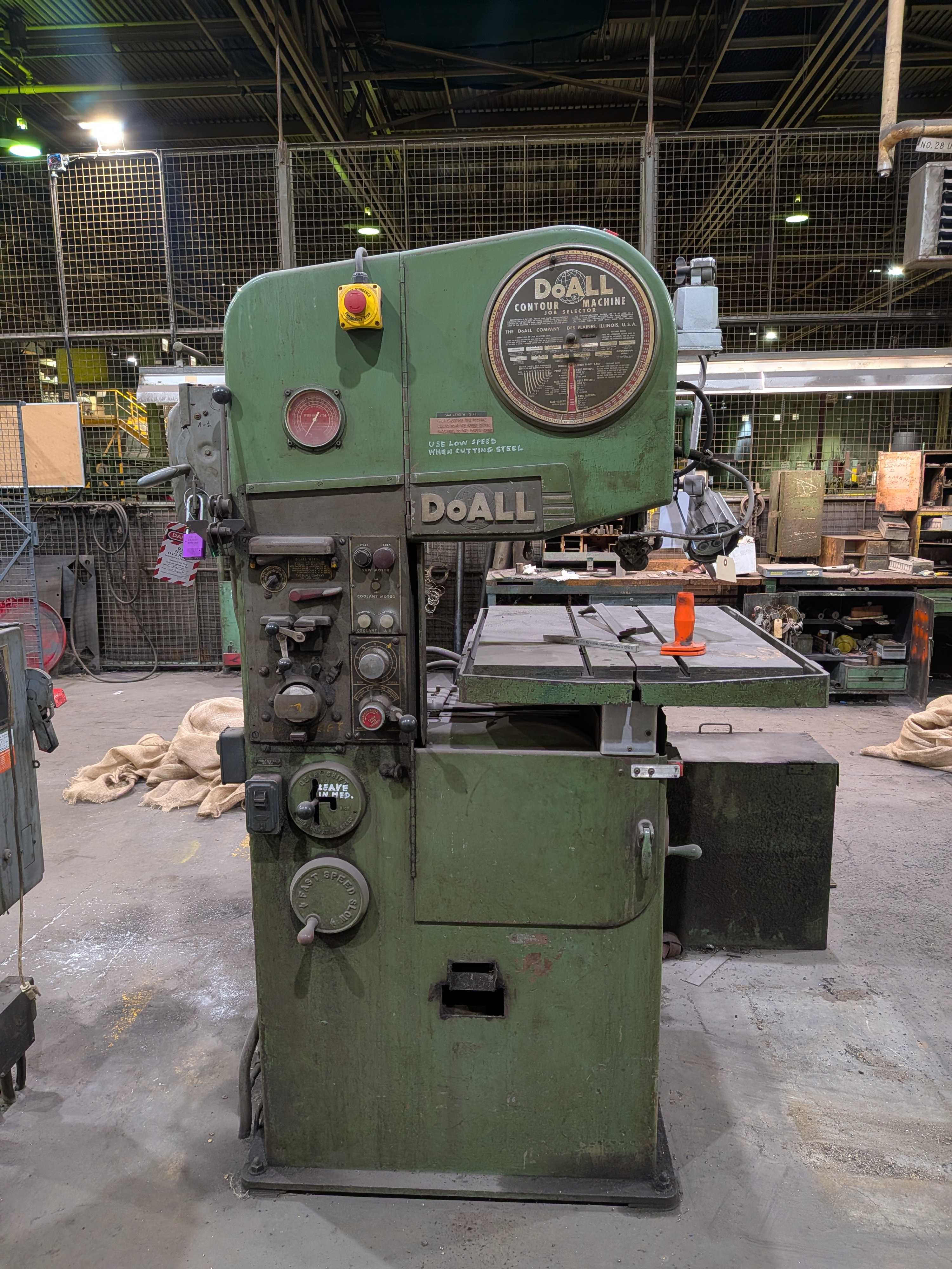 DOALL 16-3 VERTICAL CONTOUR BAND SAW, 3 HP, 16IN THROAT, 25-6000 FPM, HYDRAULIC TABLE FEED - VERTICAL BAND SAWS