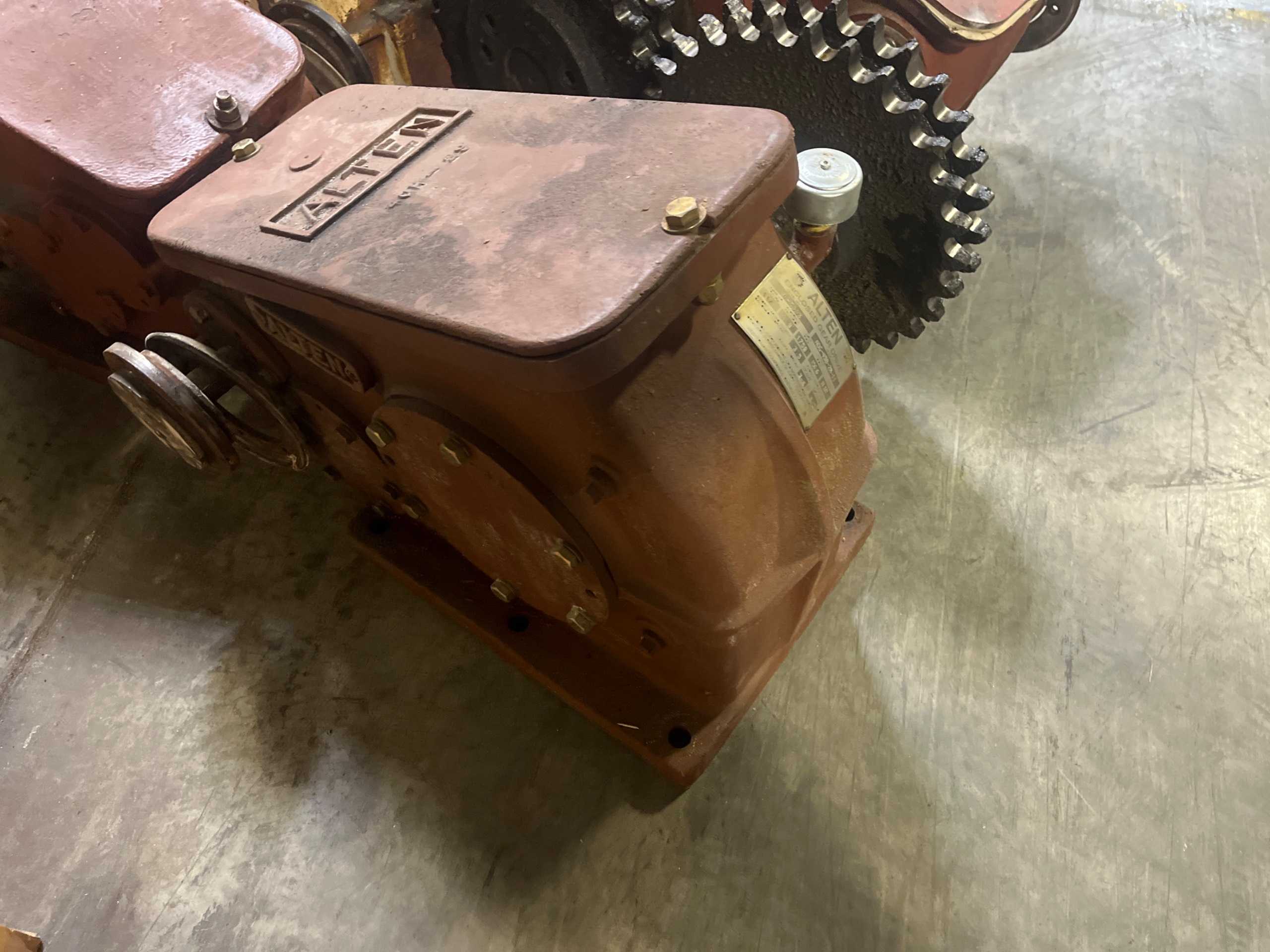 ALTEN ADG-45B-2M-11 ENCLOSED GEAR DRIVE - ENCLOSED GEAR DRIVE