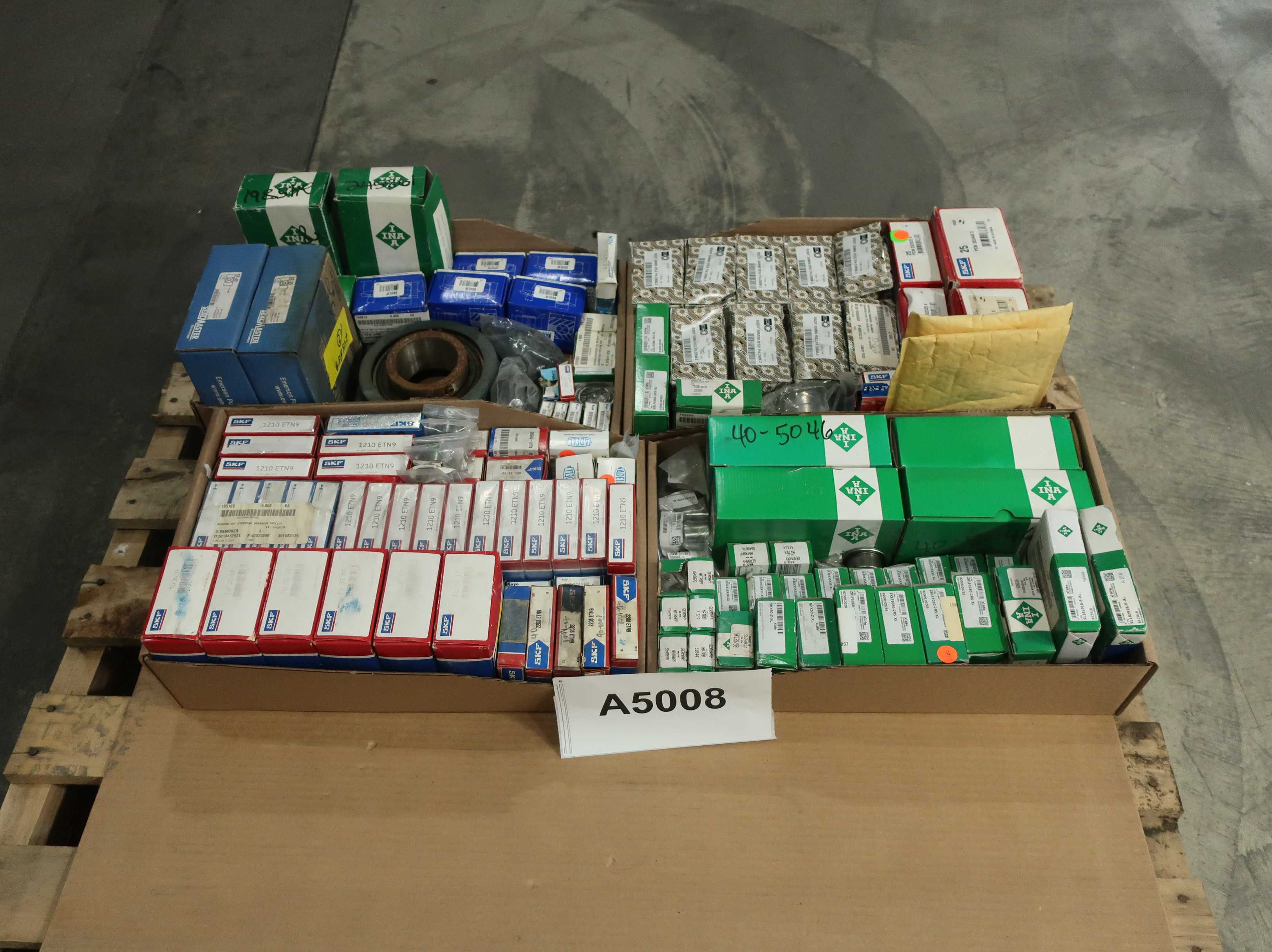 BULK QTY OF ASSORTED BEARINGS AND ACCESSORIES - BEARINGS