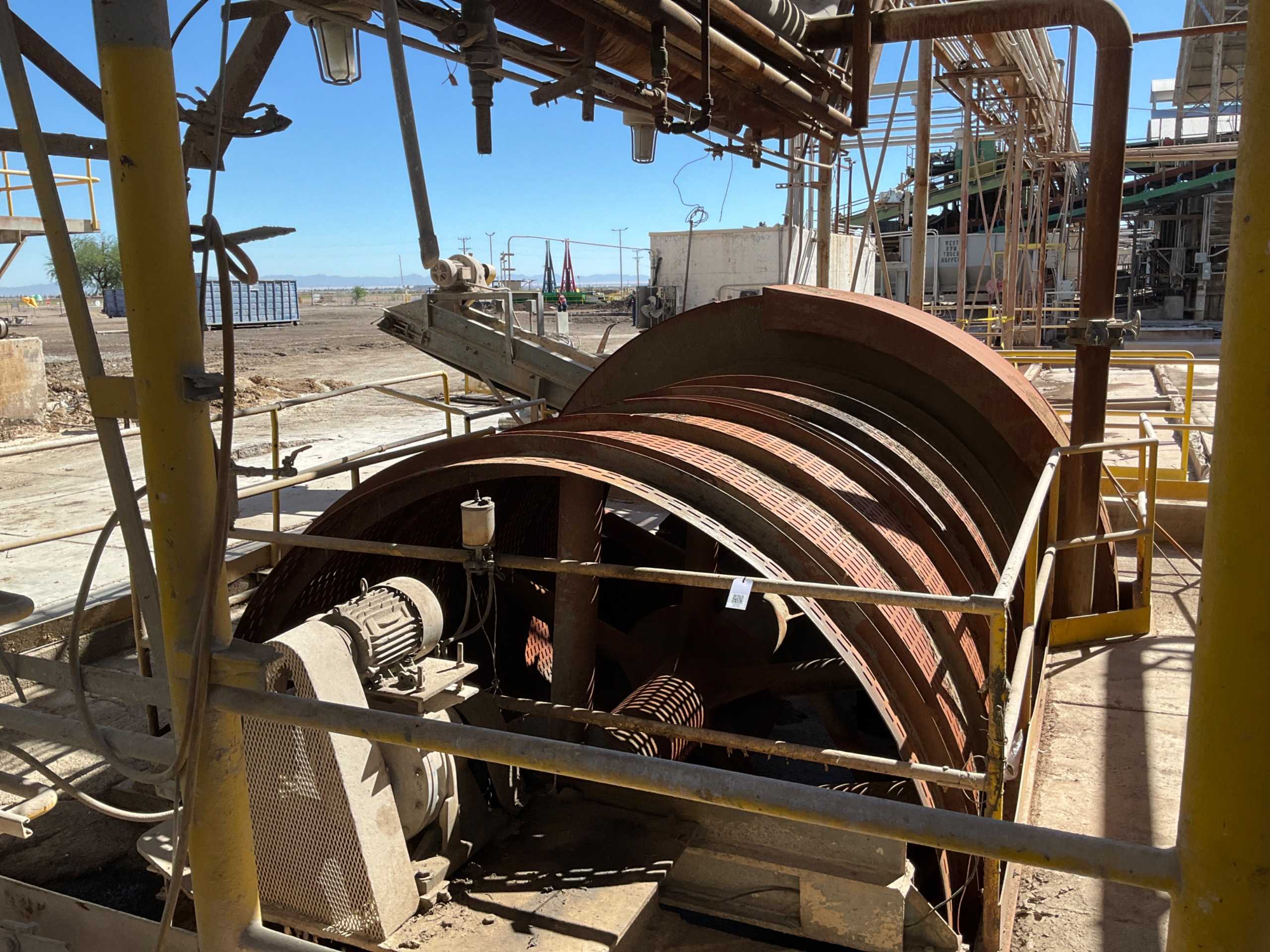 ROTATING ROCK CATCHING SCREEN - SCREENS