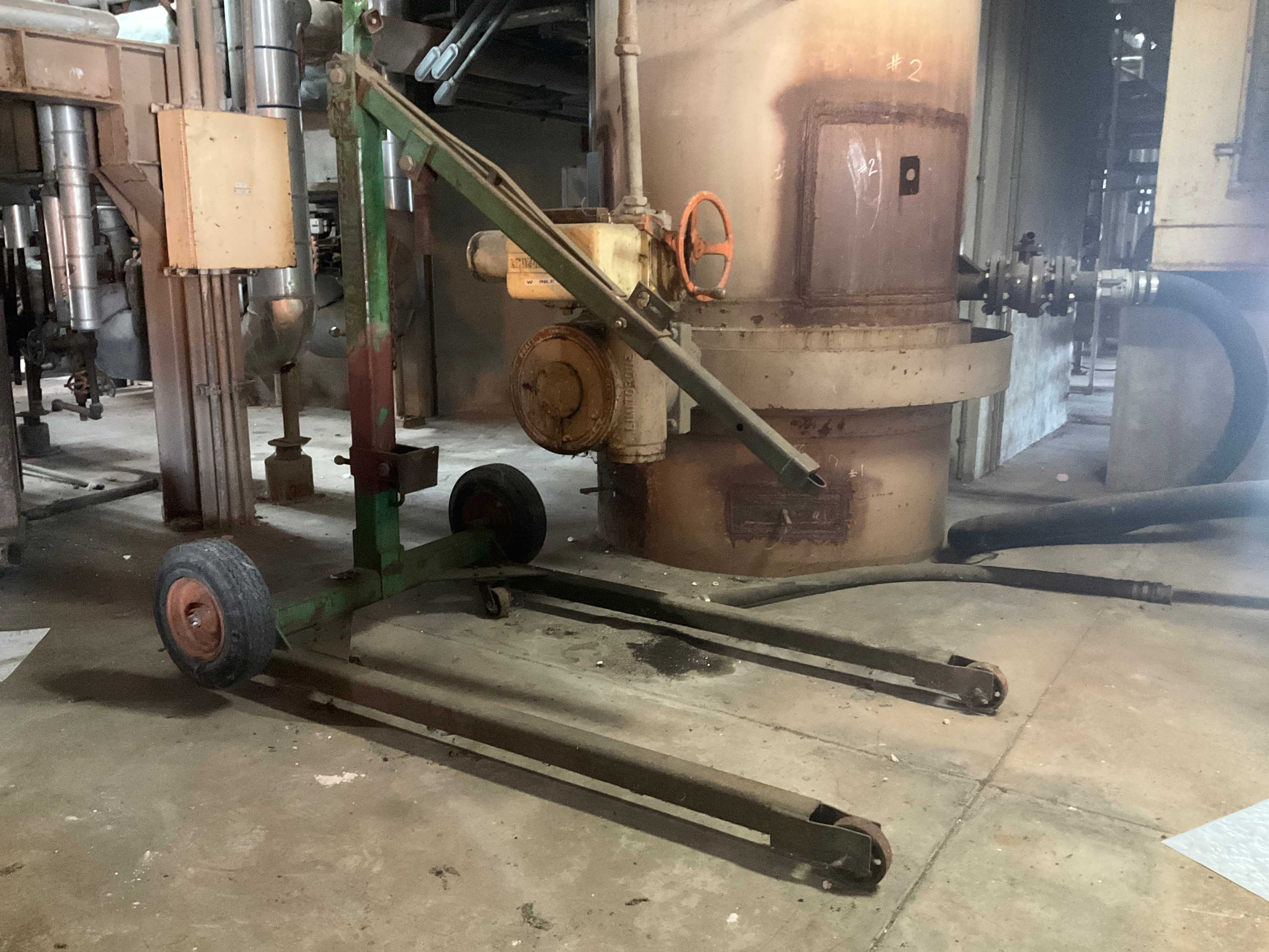 2 TON FOLDABLE SHOP CRANE - LIFTING EQUIPMENT