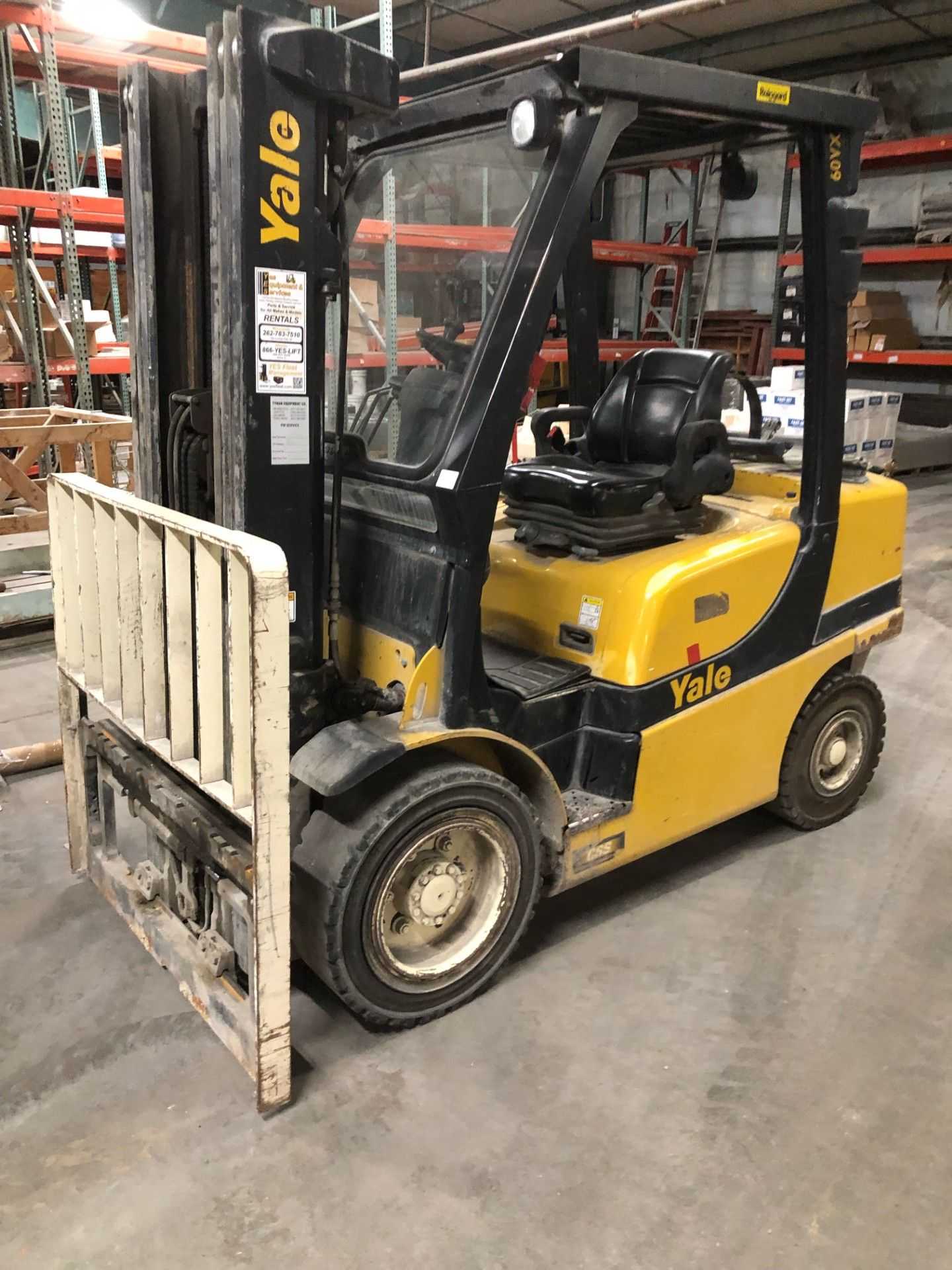 2016 YALE GLP060VX FORKLIFT: 6000LB CAPACITY, LPG, PNEUMATIC TIRES, 199IN LIFT, TECHTRONIX TRANS - SIT-DOWN FORKLIFTS