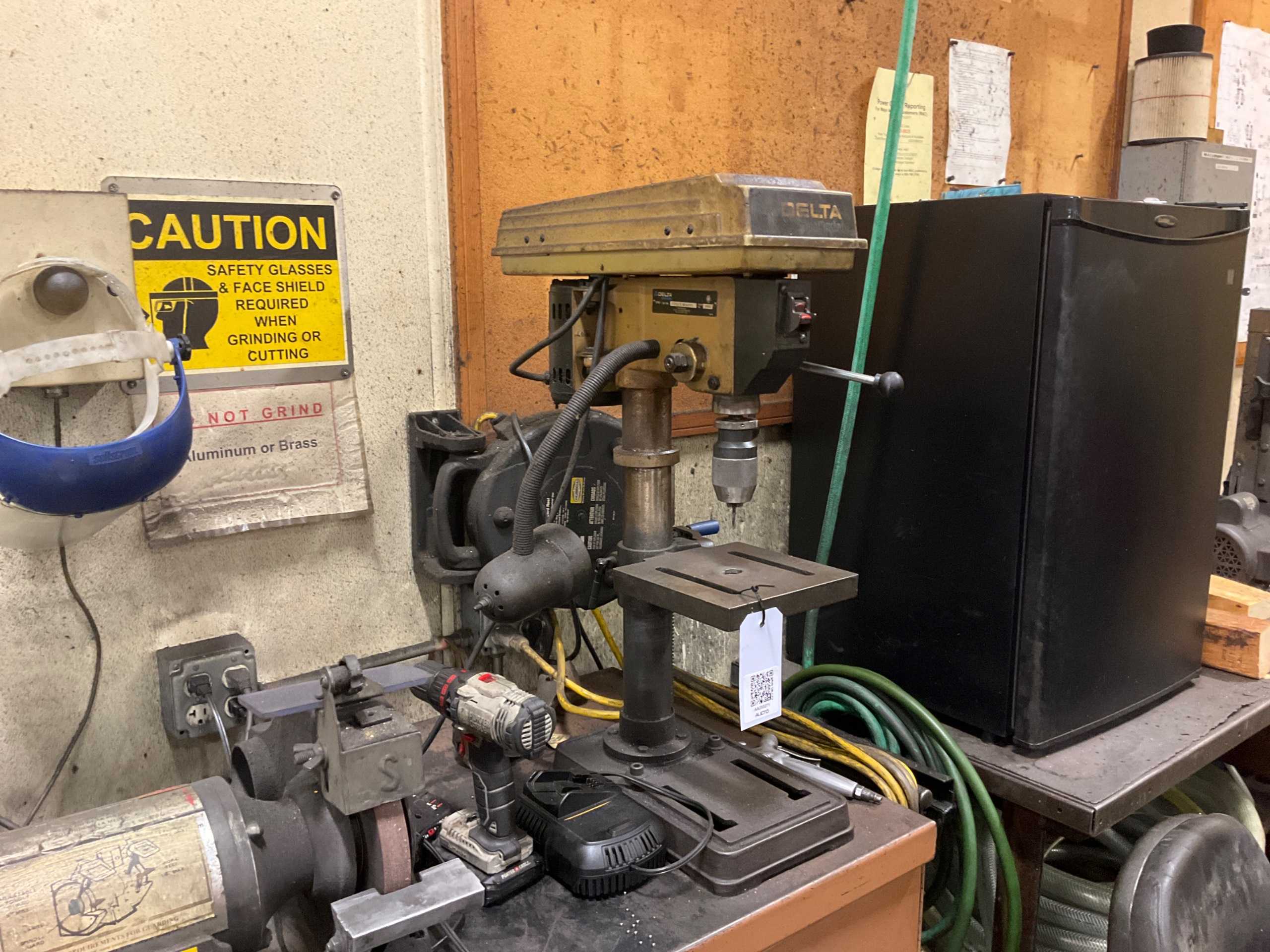 DELTA DP200 UPRIGHT DRILL PRESS - UPRIGHT DRILL PRESS