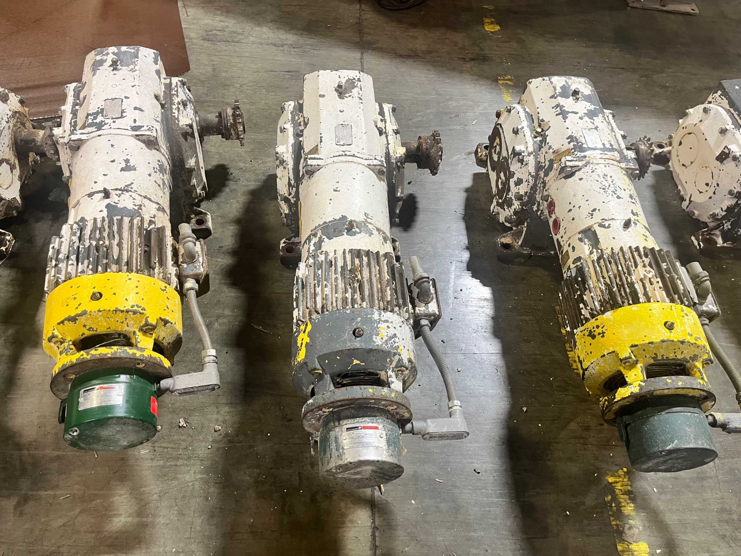 QTY 3: RELIANCE 213CG40A GEARMOTOR - GEARMOTOR