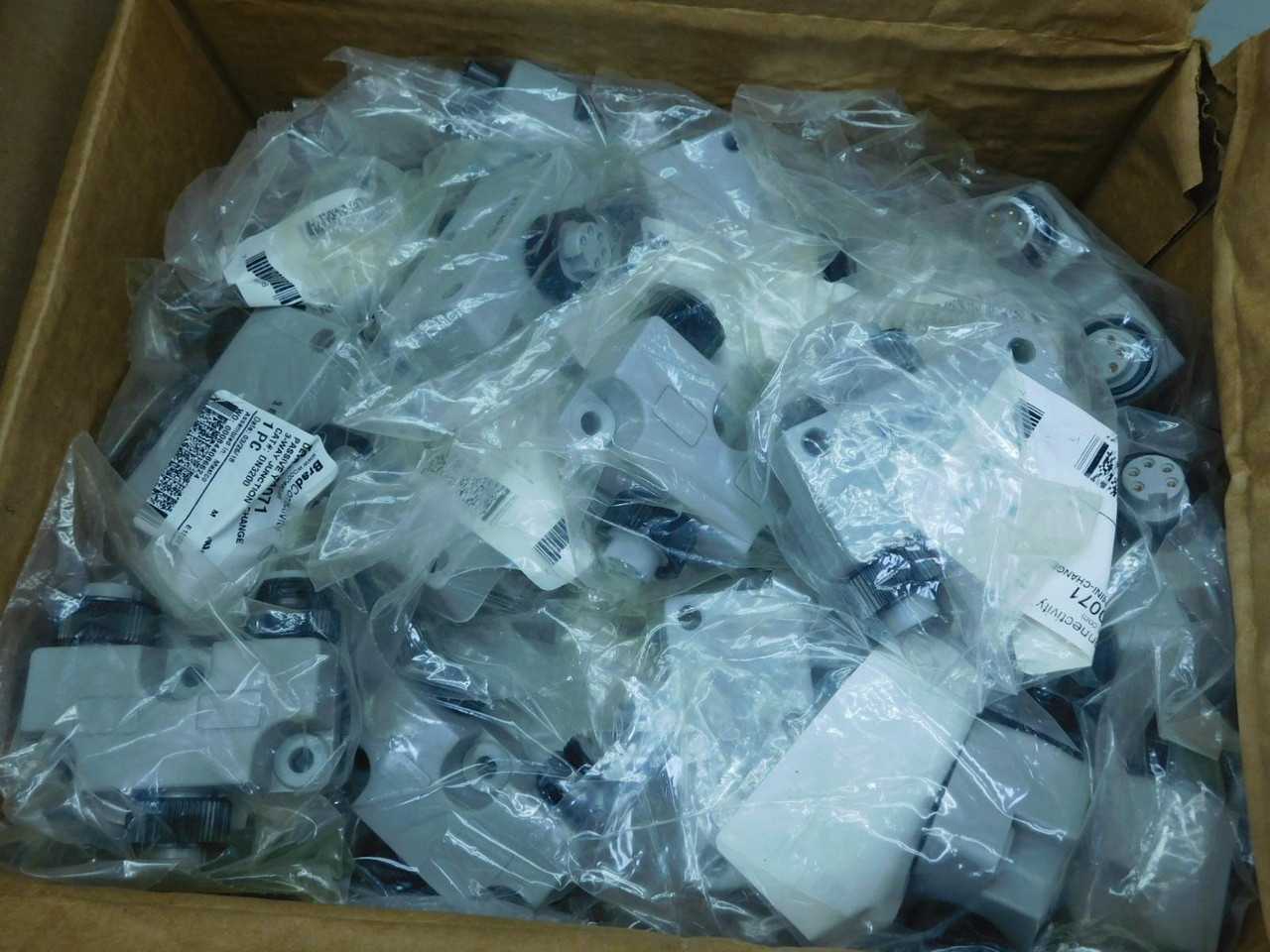 LOT OF 30 BRAD CONNECTIVITY 1300350071 DN3200 DEVICENET 5P MINI-CHANGE PASSIVE Y 5P-5P/5P F-F/M - ELECTRICAL COMPONENTS