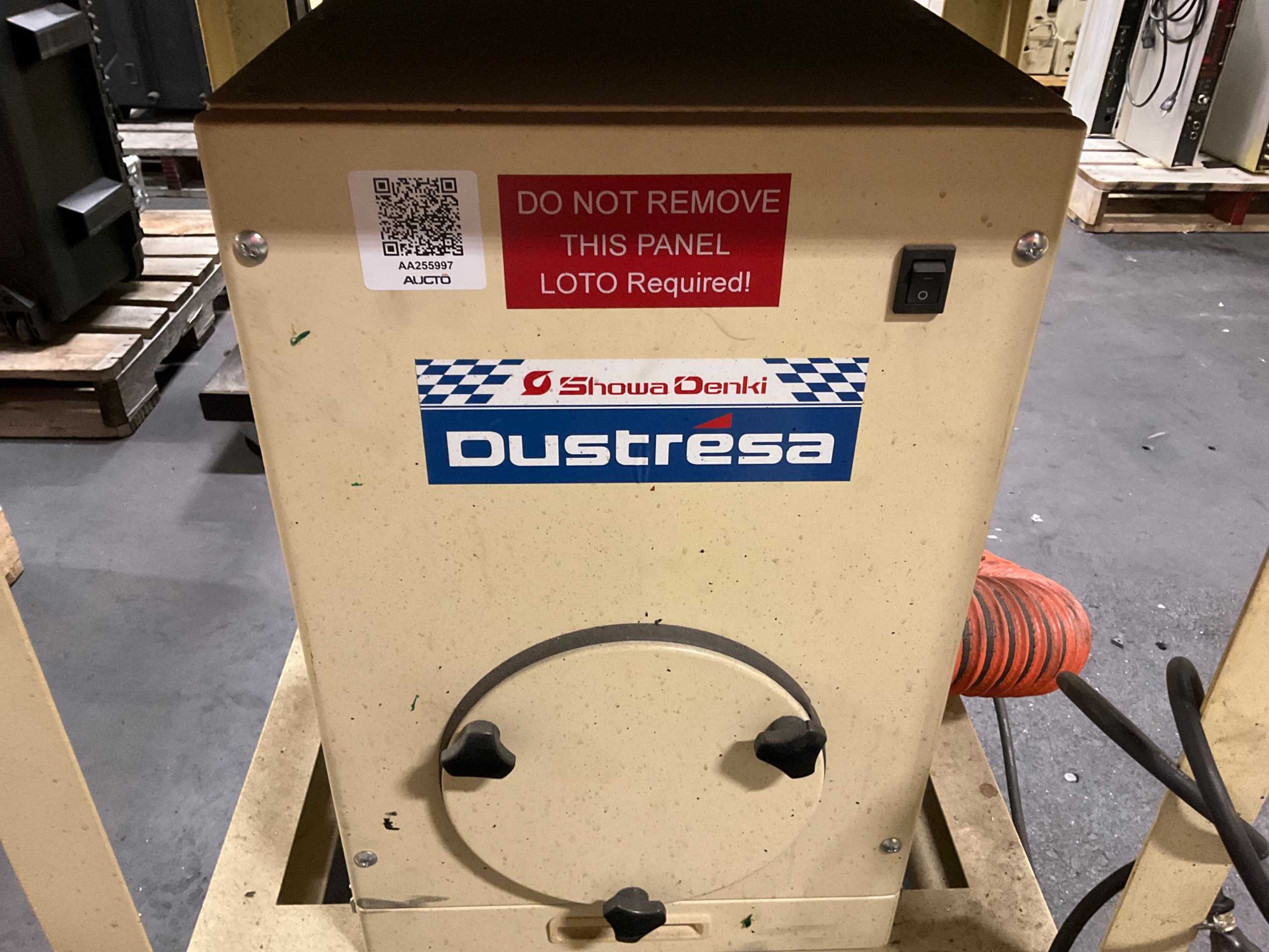 SHOWA DENKI DUSTRESA DUST COLLECTOR - DUST COLLECTOR