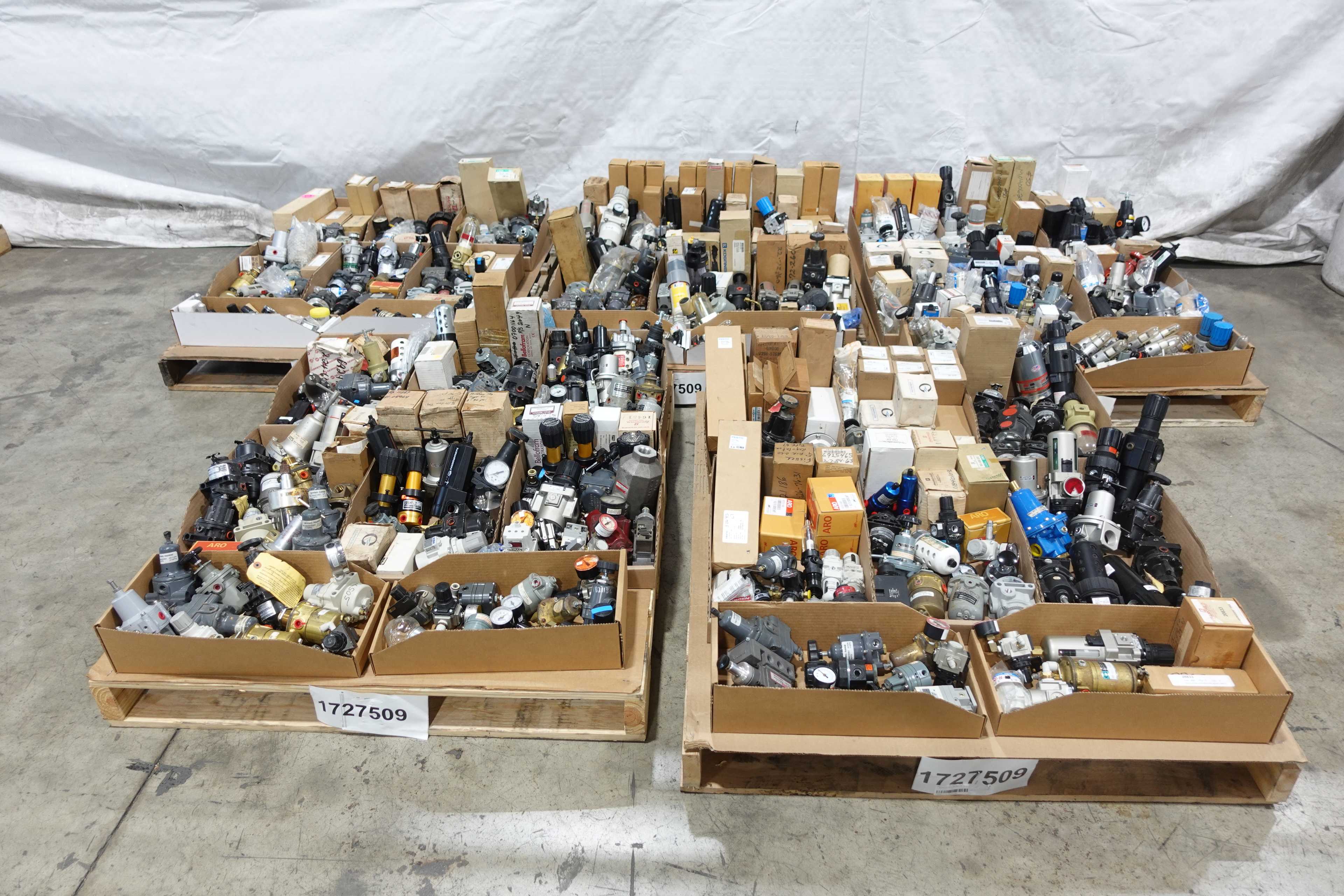 SKU 1727509 - 5 PALLETS OF ASSORTED PNEUMATIC REGULATORS - PNEUMATIC REGULATOR