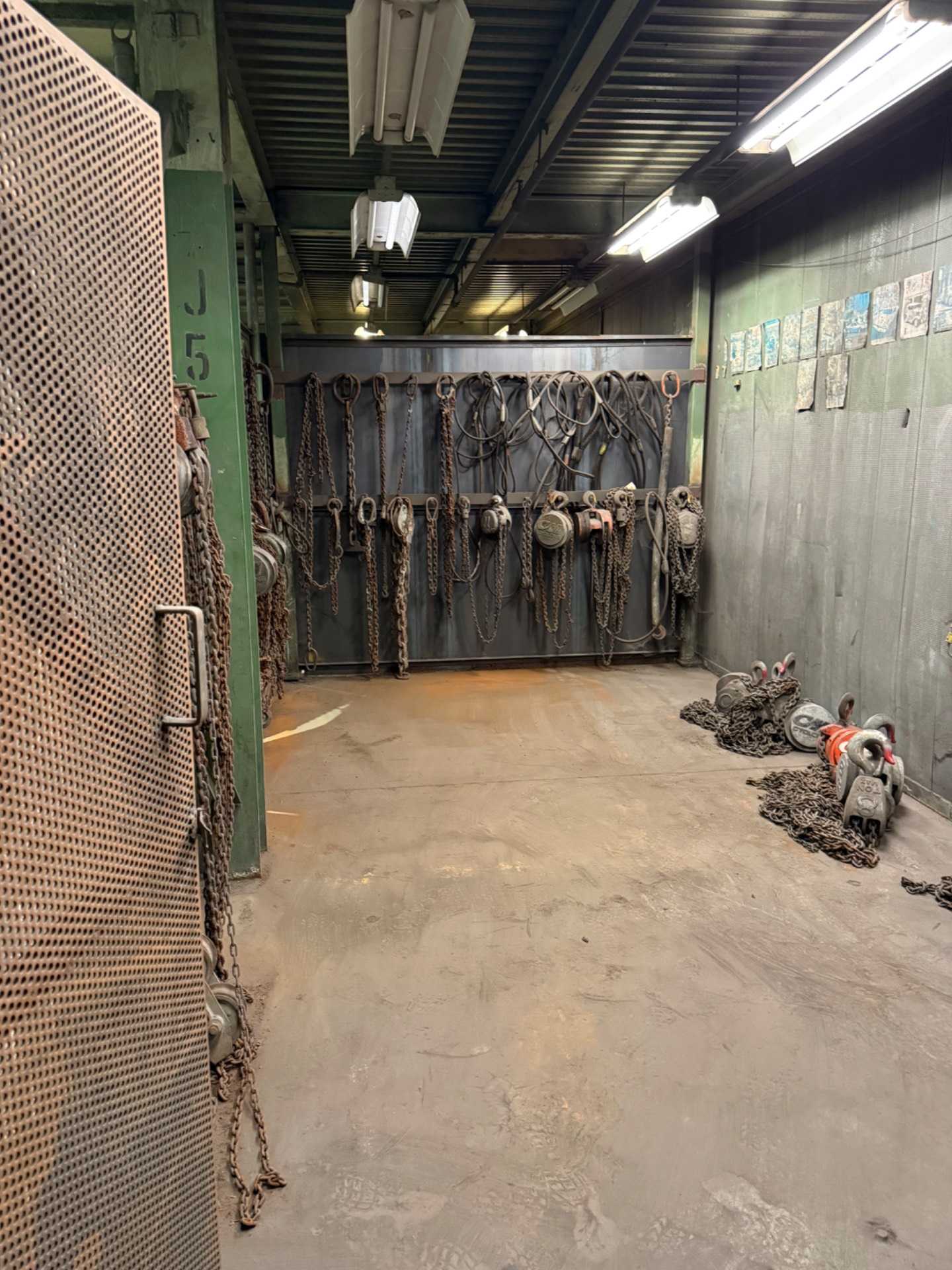 BULK QTY OF HOISTS - HOISTS