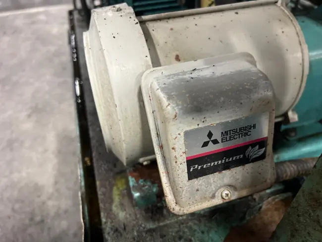IZUMI KINZOKU KN-312B CYLINDRICAL GRINDER - undefined