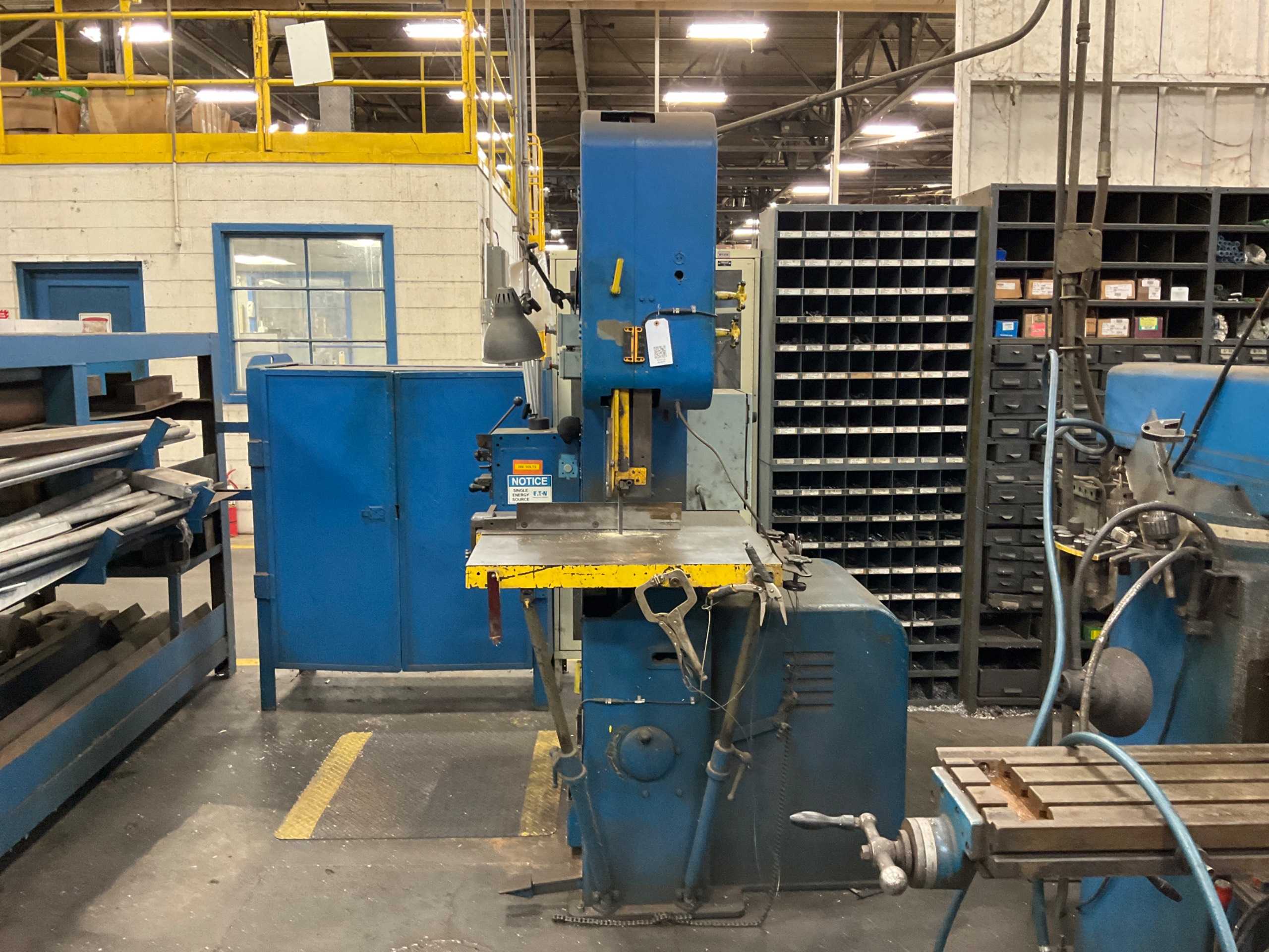 DOALL V-26 VERTICAL BAND SAW - VERTICAL BAND SAWS