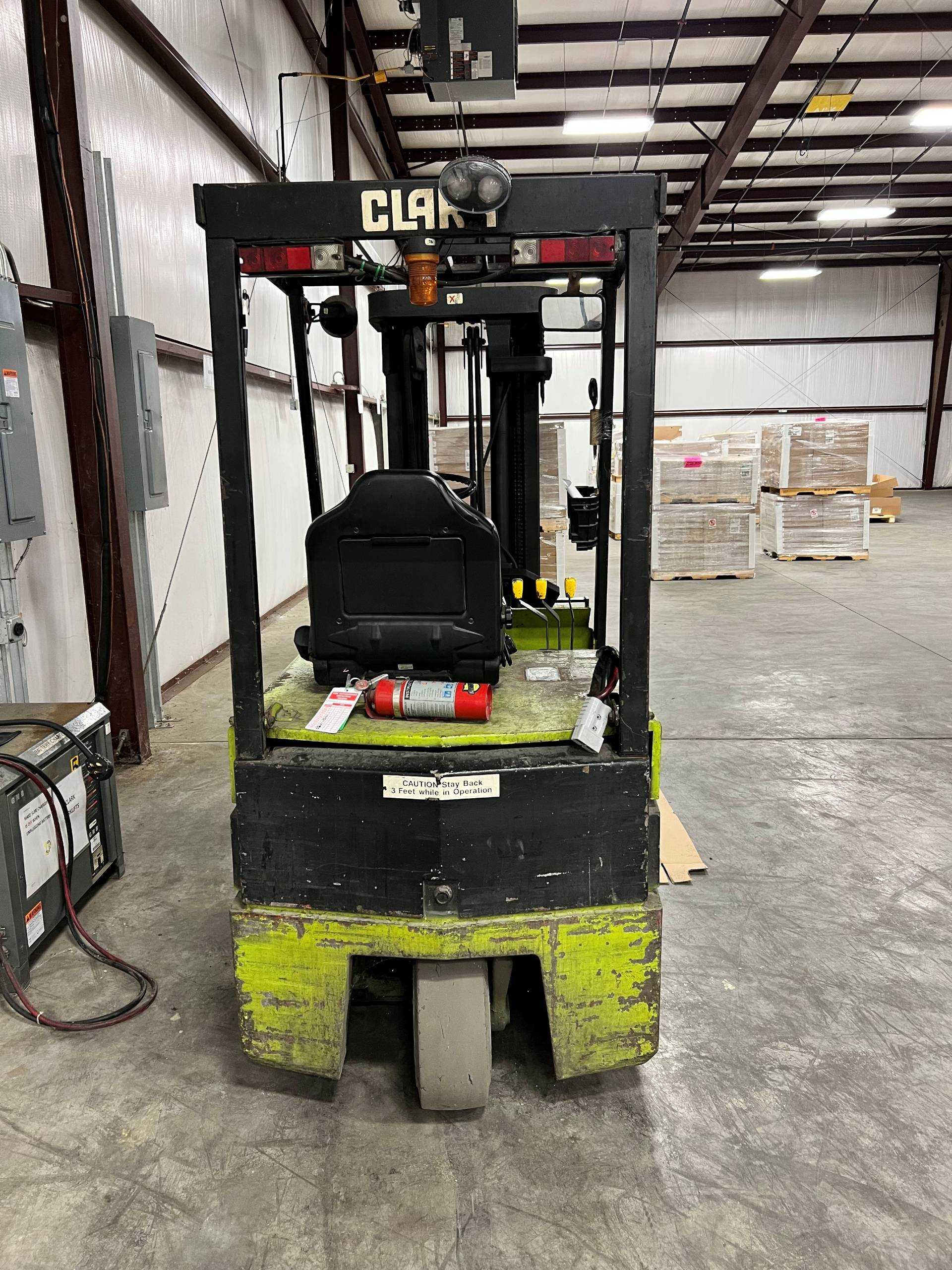 2000 CLARK TM17 TYPE E SIT-DOWN FORKLIFT - SIT-DOWN FORKLIFTS