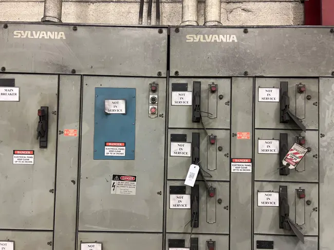 BULK QTY OF CIRCUIT BREAKERS - undefined