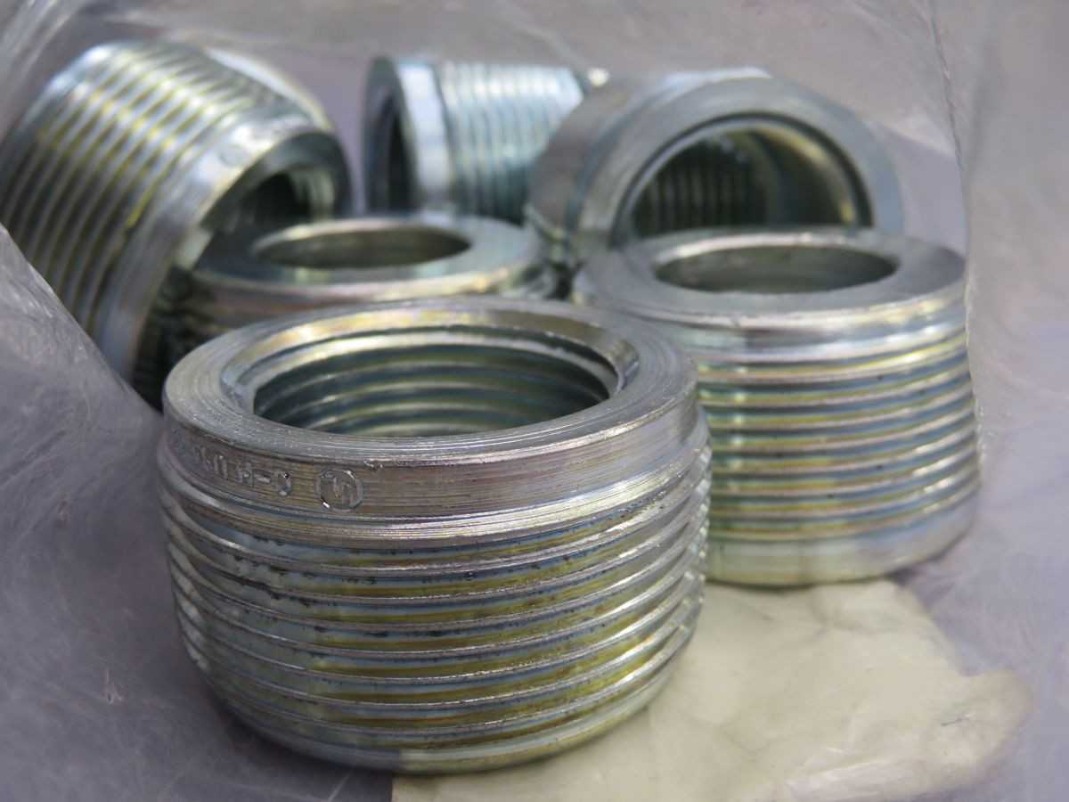 LOT OF 8 SUMMIT CONDUIT REDUCER T259386 - CONDUIT FITTING