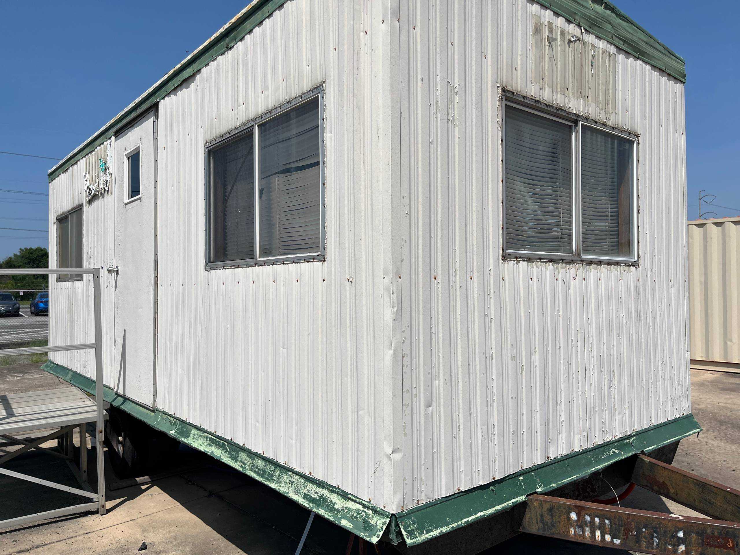 WILLIAM SCOTSMAN MOBILE SINGLE AXLE OFFICE TRAILER - CONTAINER TRAILER