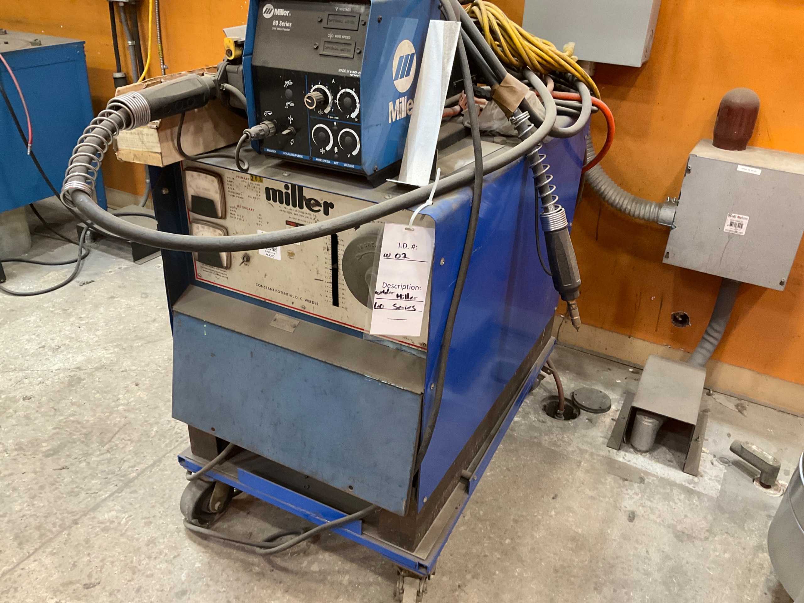 MILLER CP-250TS WELDER - WELDING EQUIPMENT