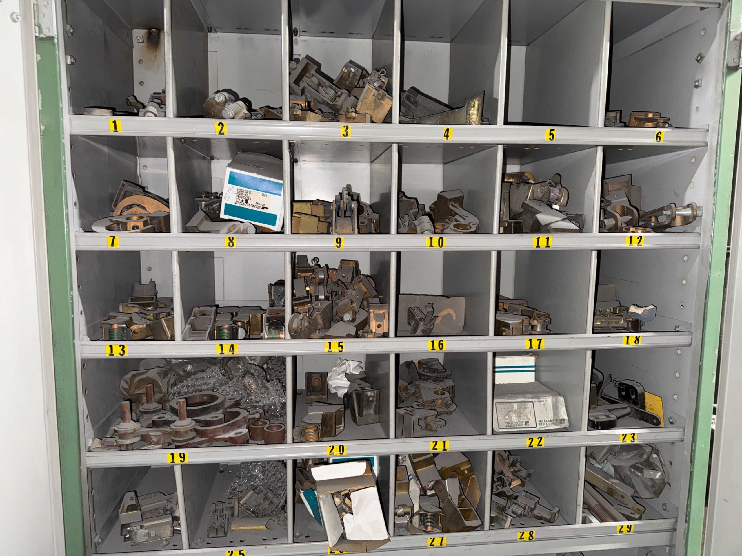BULK QTY OF ELECTRICAL COMPONENTS - ELECTRICAL COMPONENTS