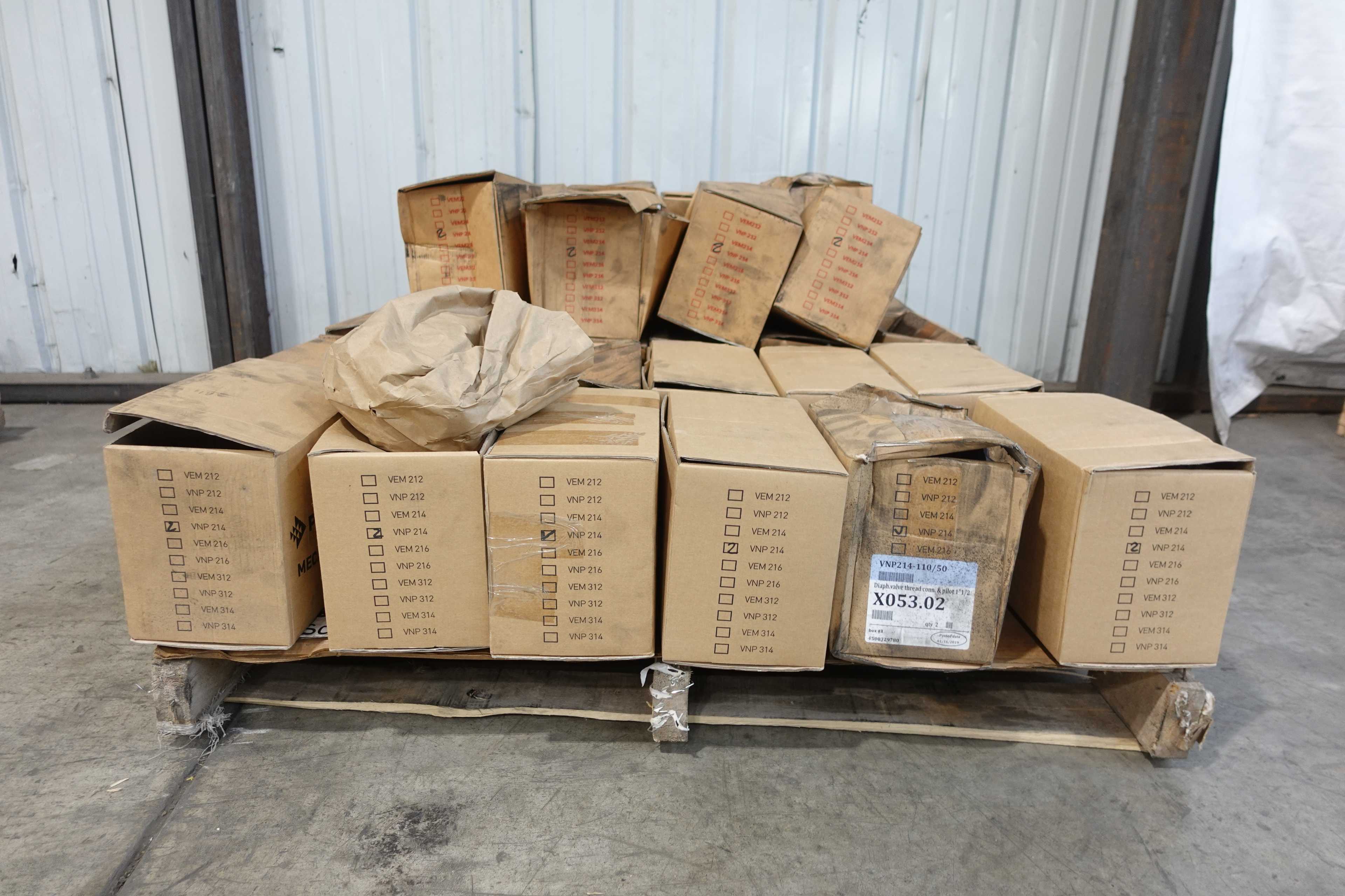 PALLET OF MECAIR VNP214 DIAPHRAGM VALVE THREAD CONNECTIONS AND PILOTS, 1-1/2" - VALVE PARTS & ACCESSORIES