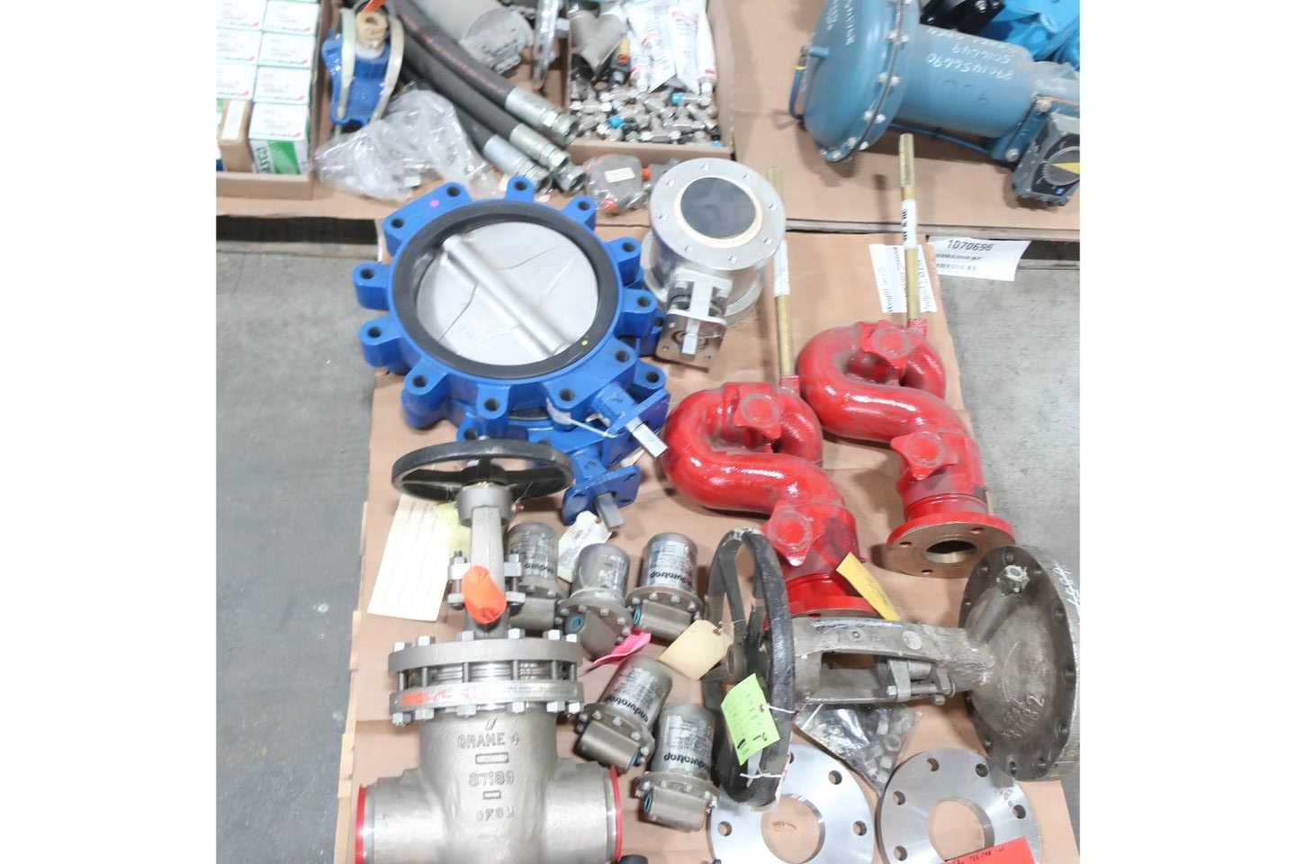3 PALLET LOT OF ASSORTED VALVES AND VALVE PARTS - VALVE PARTS & ACCESSORIES