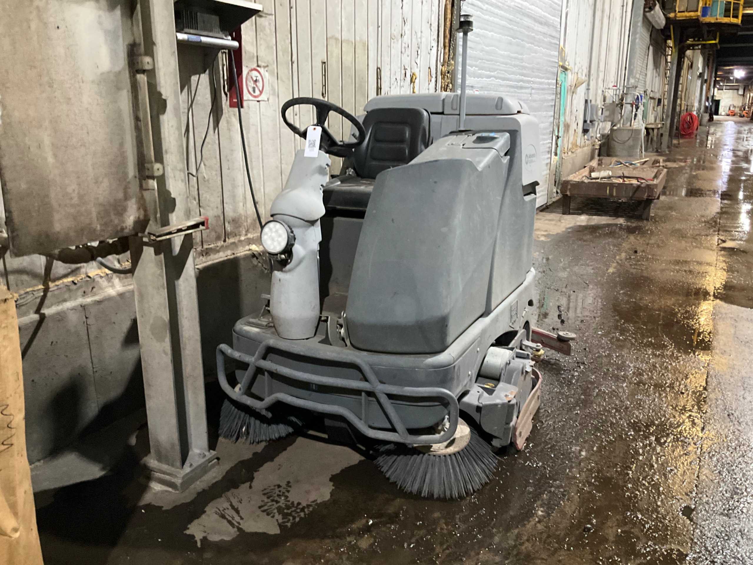ADVANCE SC6500 48C FLOOR SCRUBBER - FLOOR SCRUBBERS