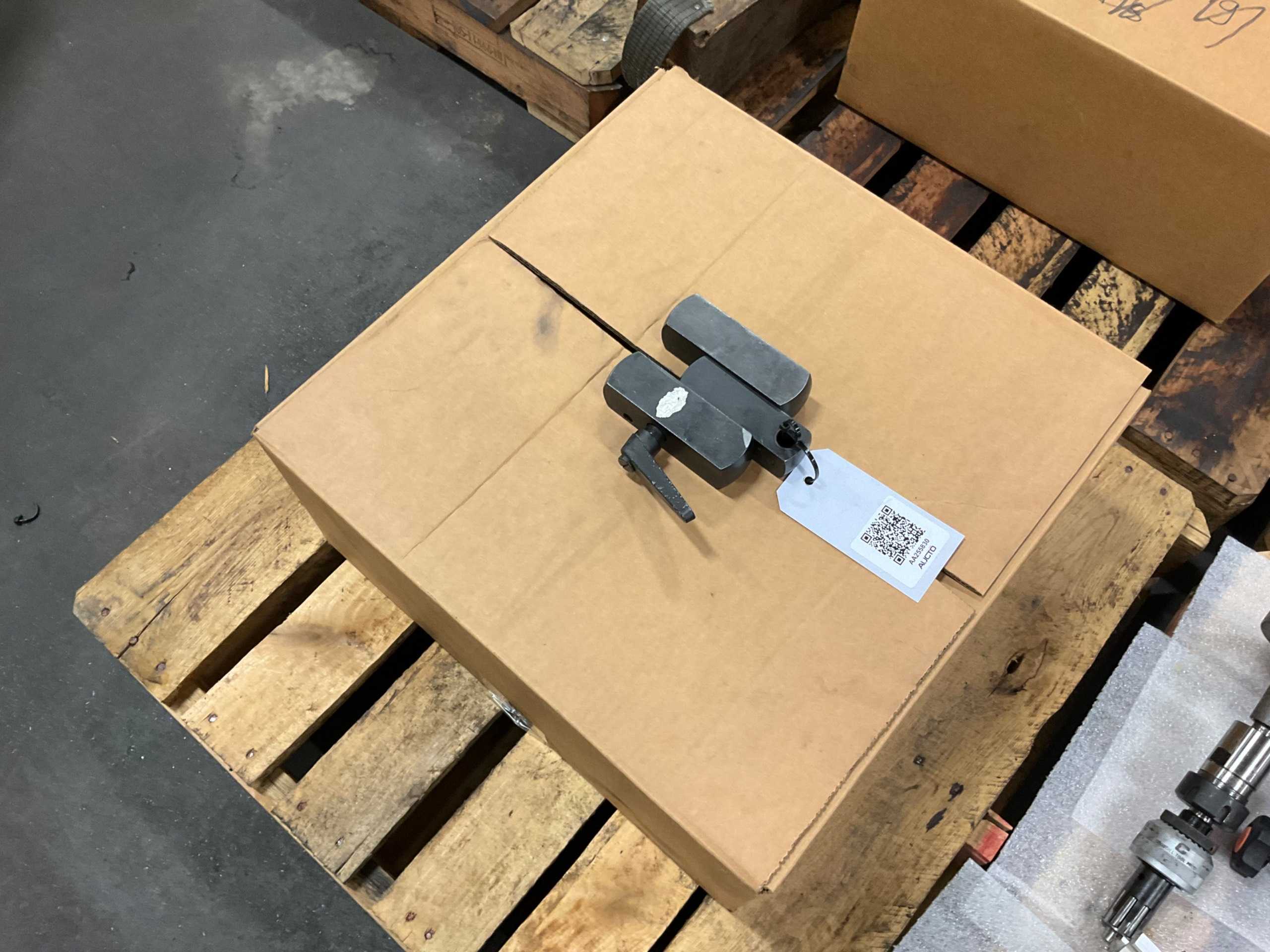 BULK QTY OF BORE GAUGE HOLDERS - INSPECTION & MEASUREMENT