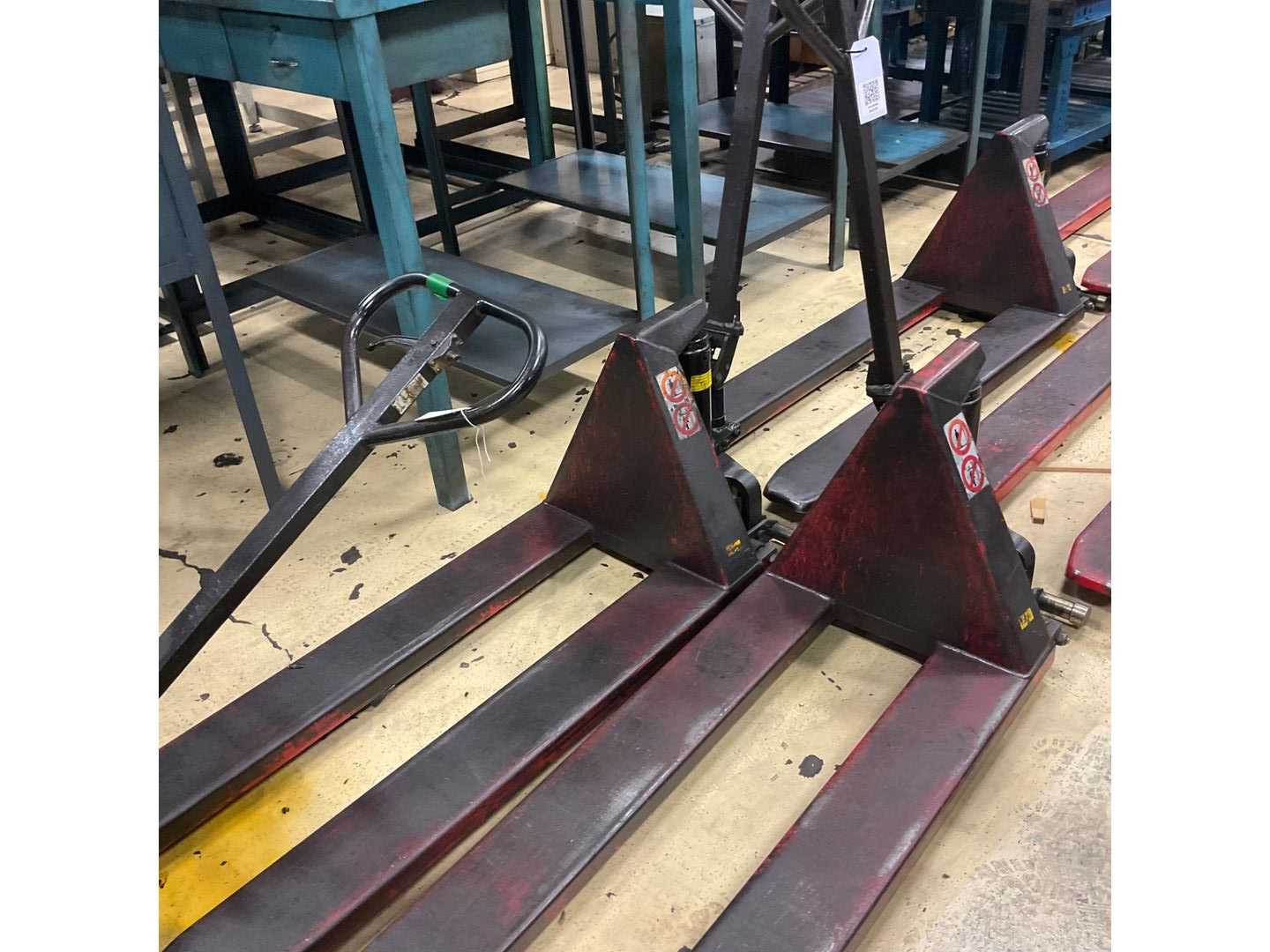 QTY 2: MANUAL PALLET JACK - MANUAL PALLET JACKS