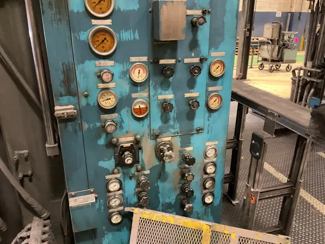 KOHTAKI 800 TON COMPACTING PRESS - undefined