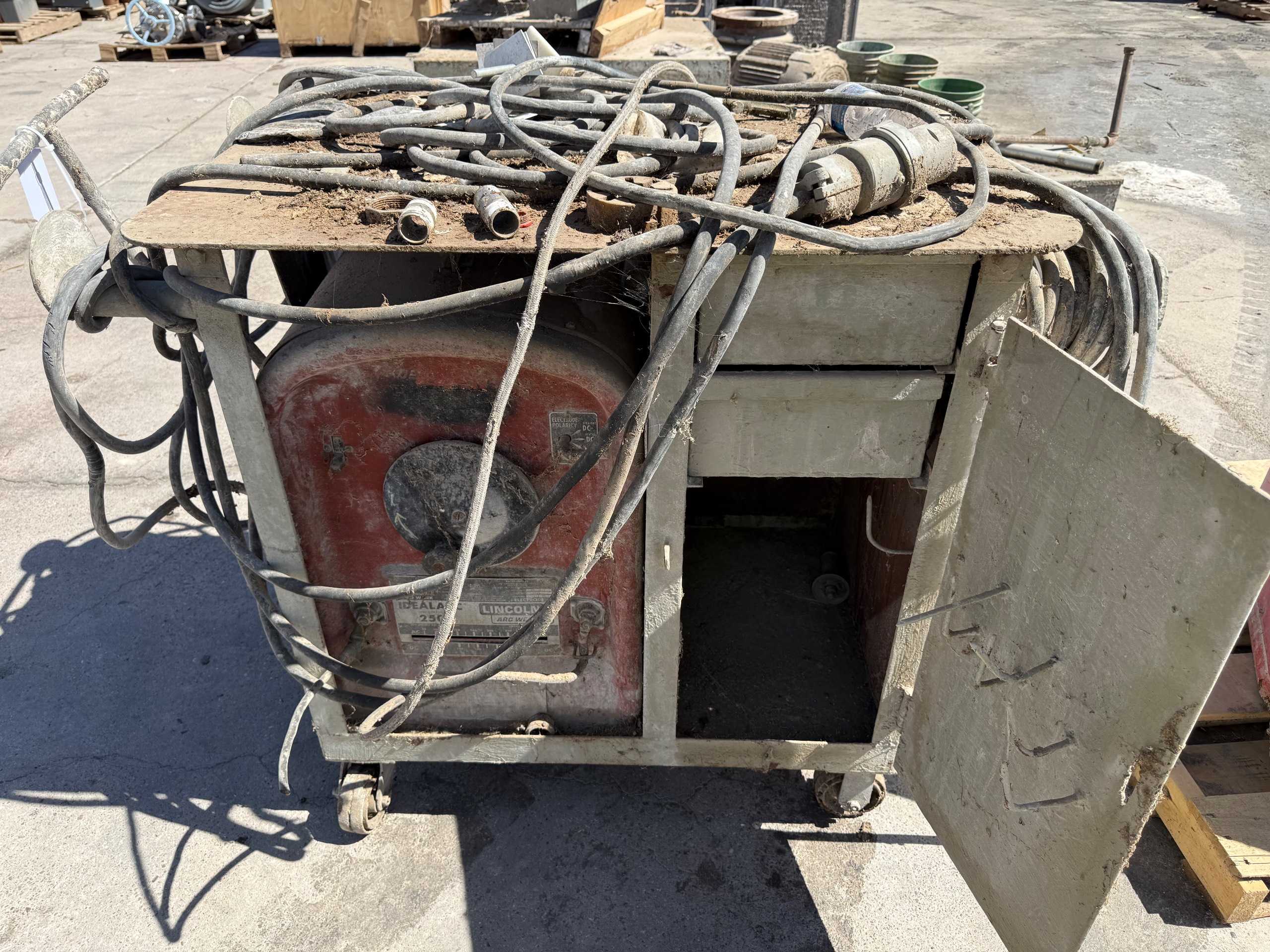 LINCOLN IDEALARC 250 ARC WELDER - WELDERS