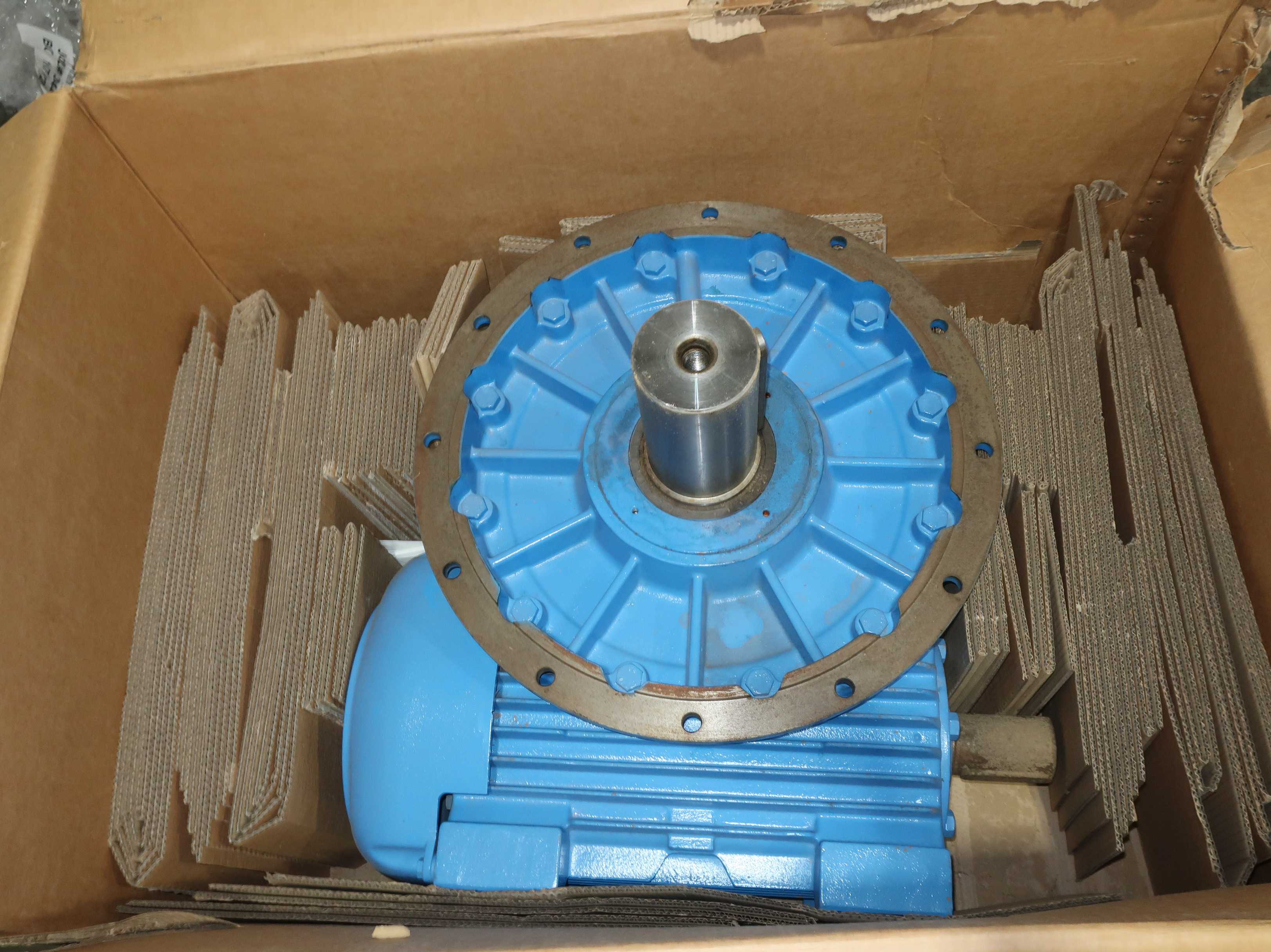 LOT OF 2 FLENDER CFW250 GEARDRIVES - ENCLOSED GEAR DRIVE