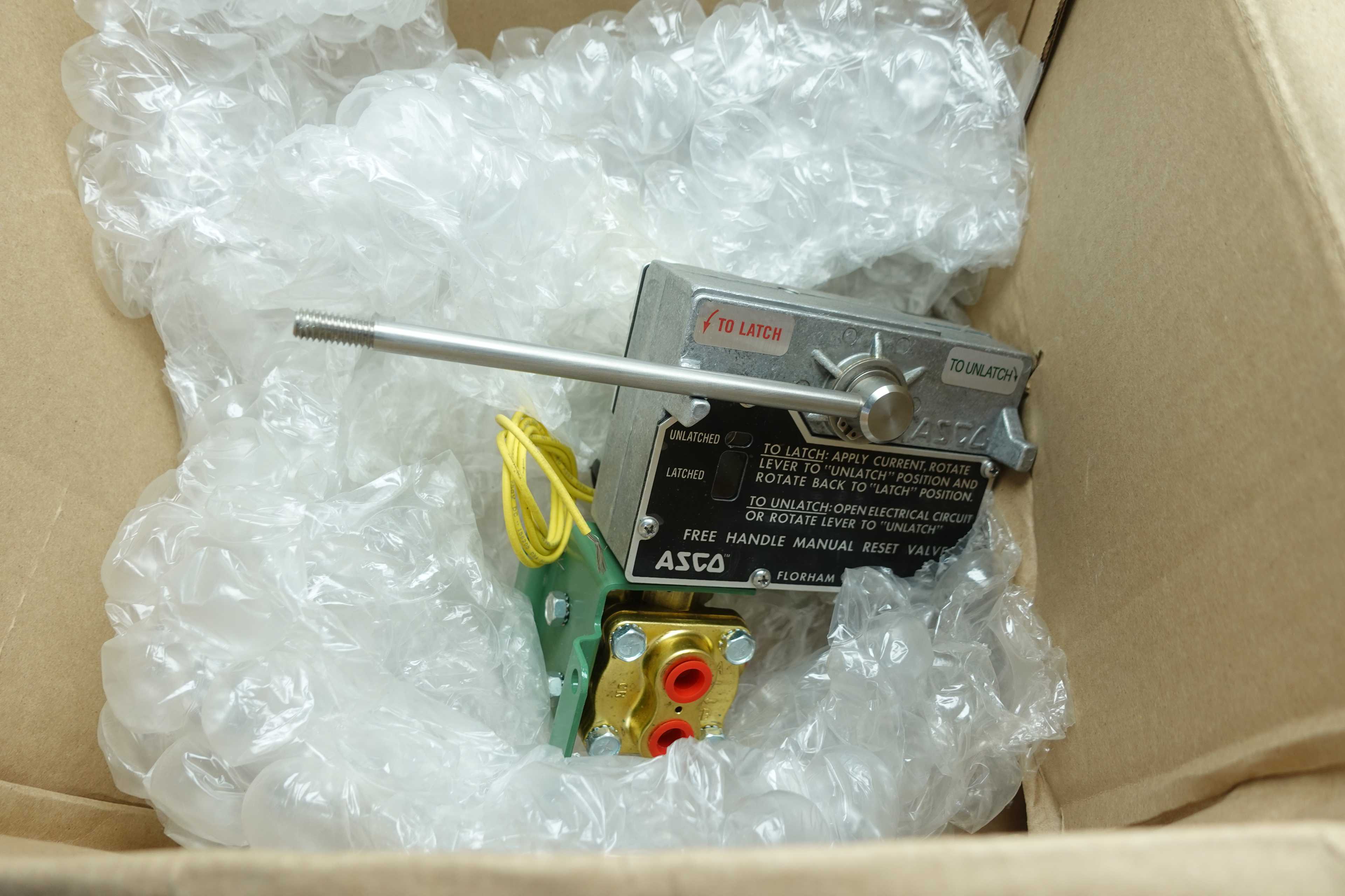 SKU 1724418 - LOT OF 4 ASCO RED-HAT 24V-DC 1/4IN NPT SOLENOID VALVE - SOLENOID VALVE