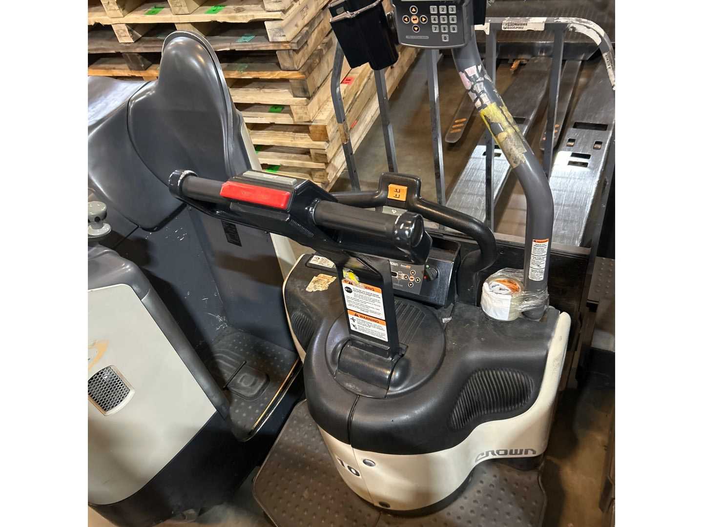 CROWN PE4500-60 ELECTRIC PALLET JACK - ELECTRIC PALLET JACKS