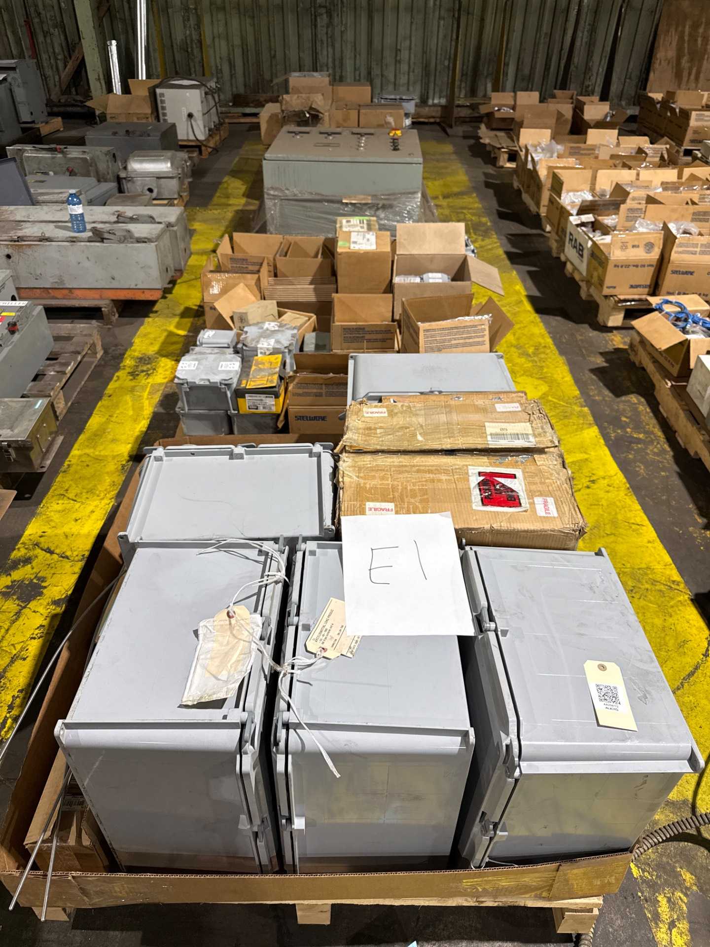 Bulk QTY of Electrical Components - ELECTRICAL COMPONENTS