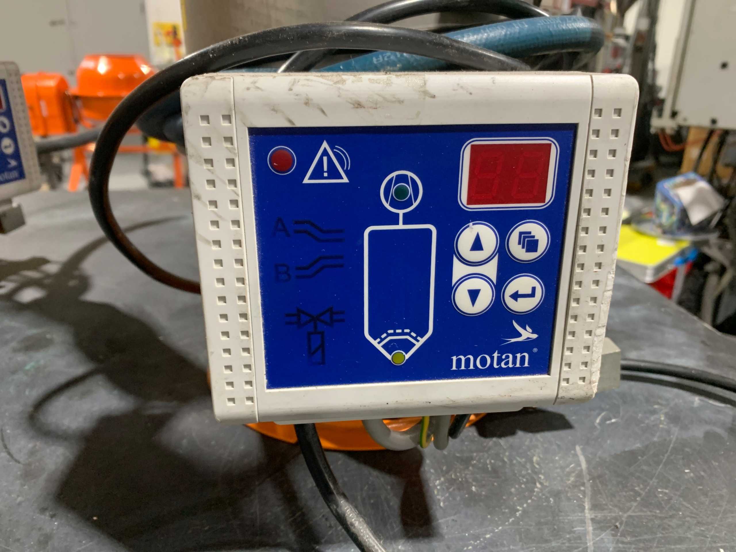 MOTAN METRO HES 50-1ANC-AAA-B-A-Z MATERIAL LOADER - PLASTICS & RUBBER